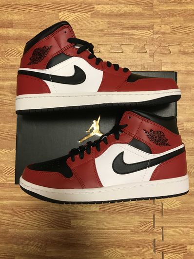 Nike Air Jordan 1 Mid "Chicago Black Toe"