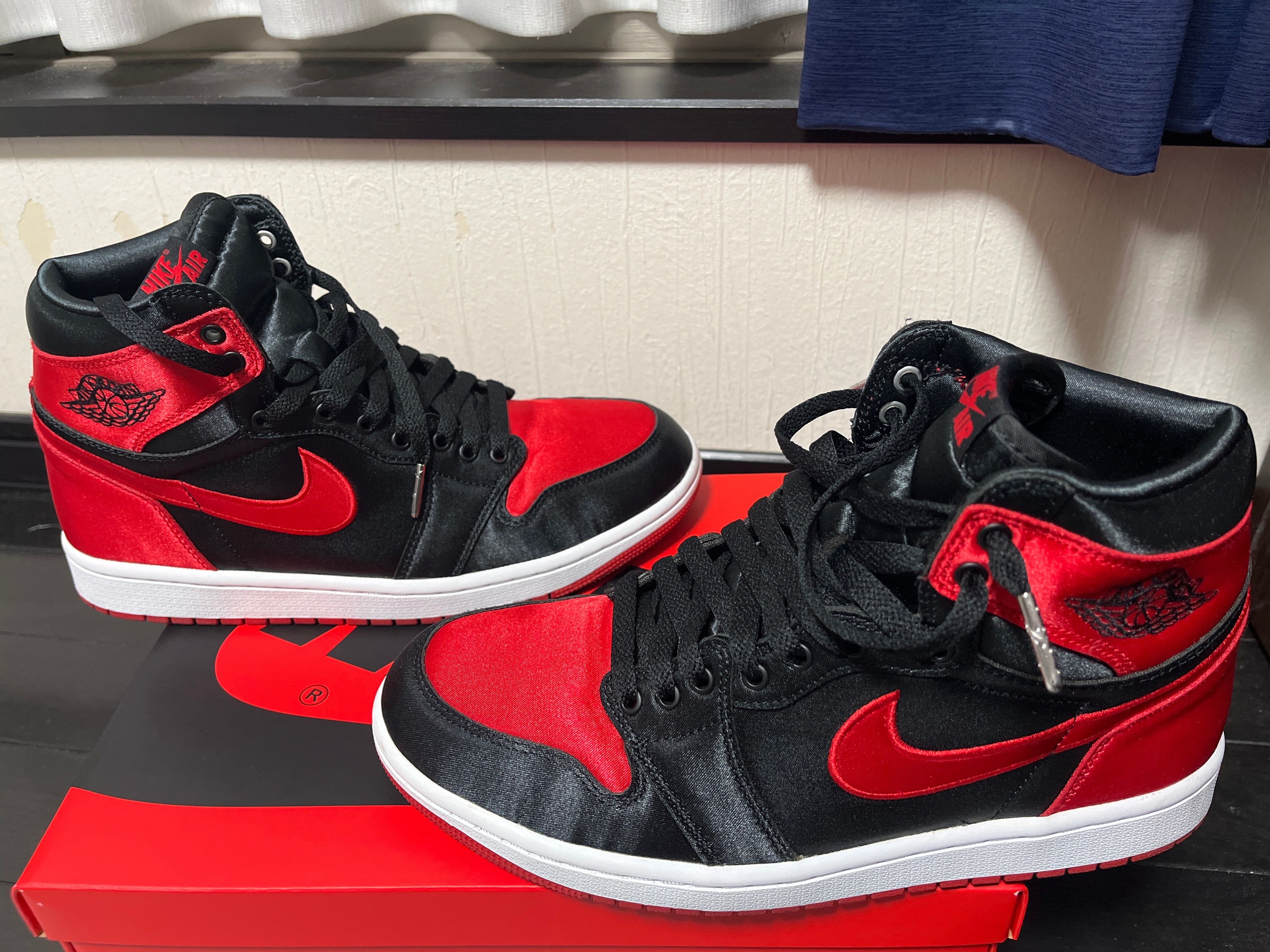 Nike Women's Air Jordan 1 Retro High OG "Satin Bred"