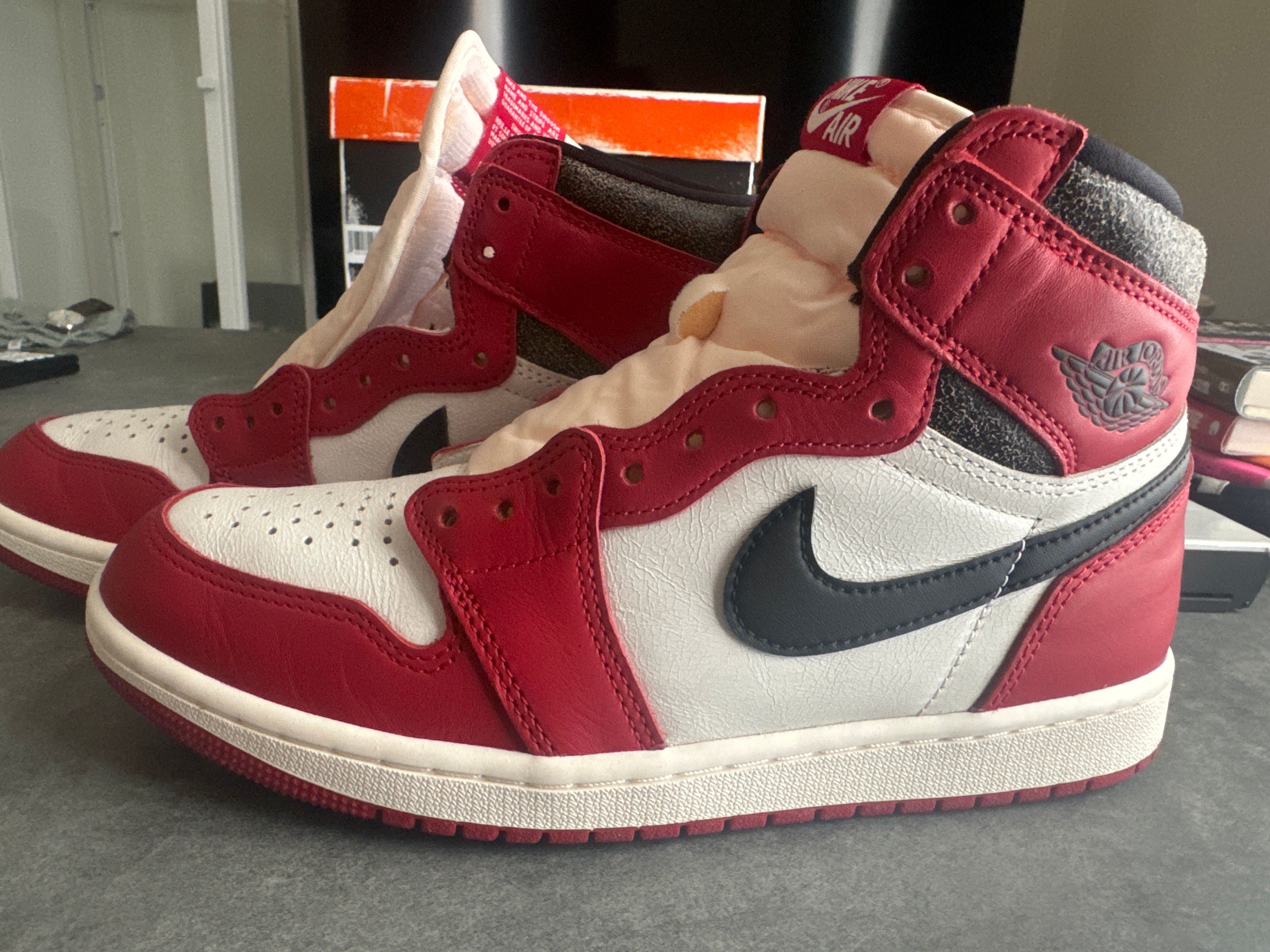 Nike Air Jordan 1 High OG "Lost & Found/Chicago"