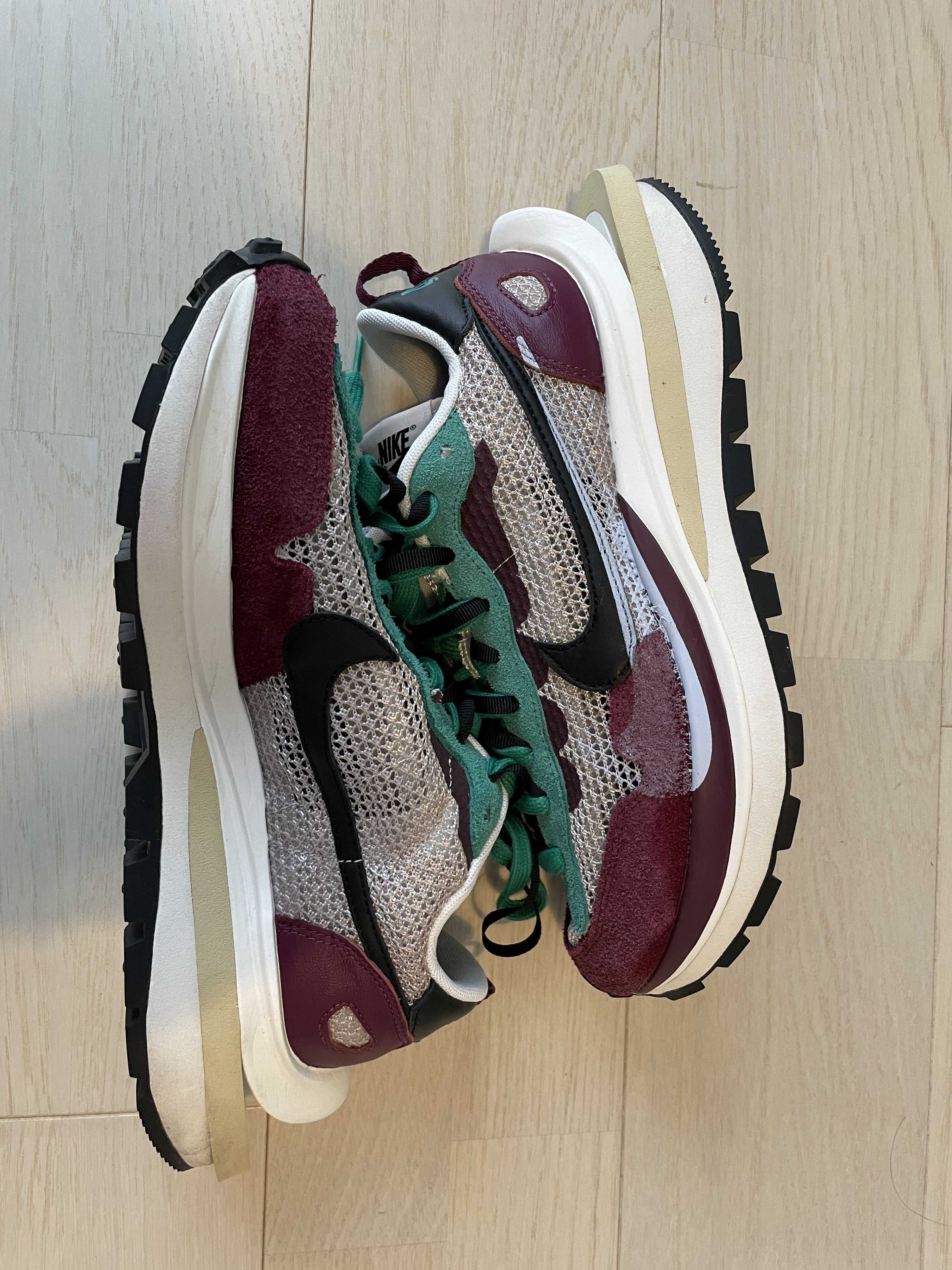 sacai × Nike Vapor Waffle "String/Red/Green"