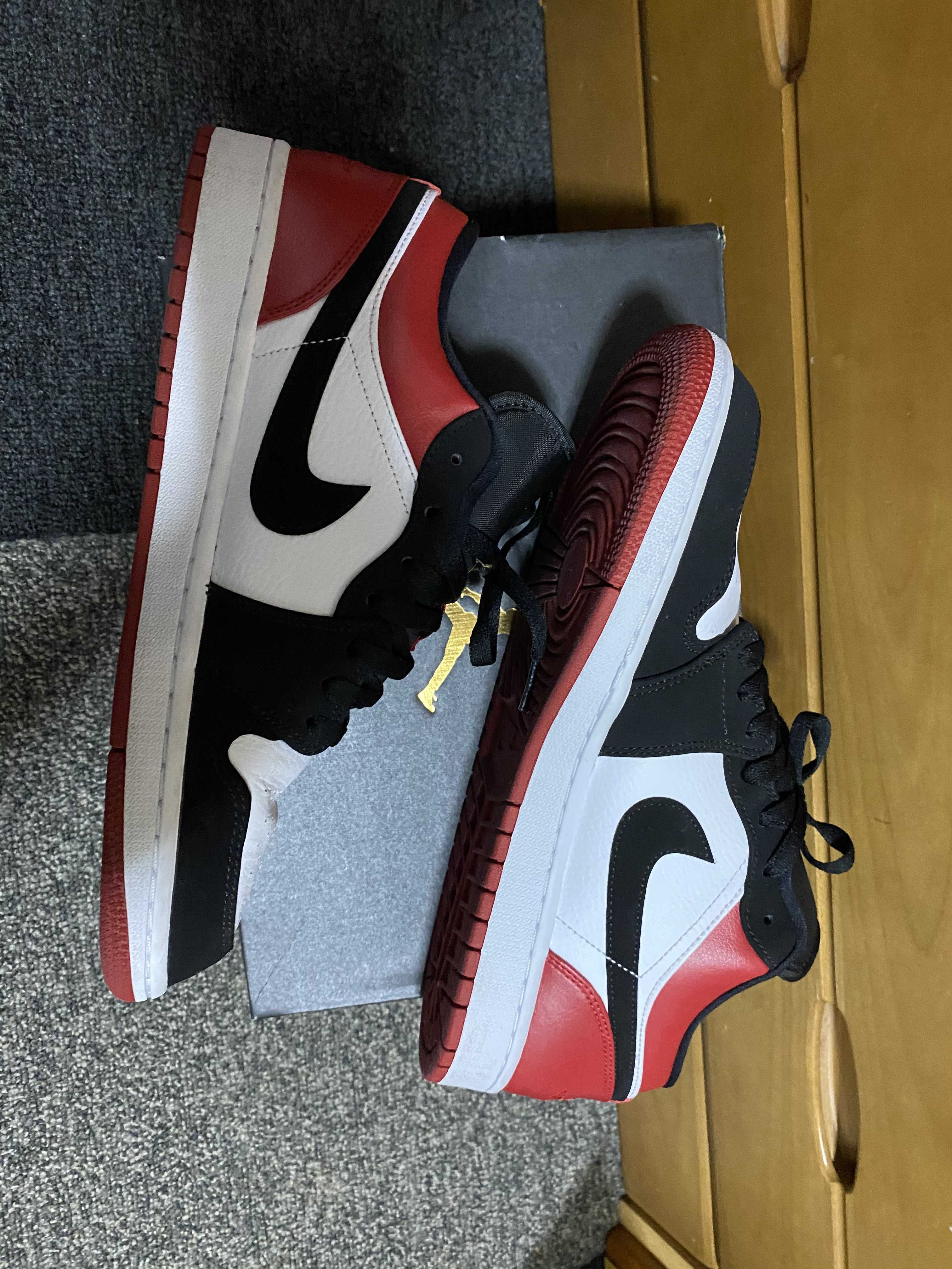 Nike Air Jordan 1 Low "Black Toe"