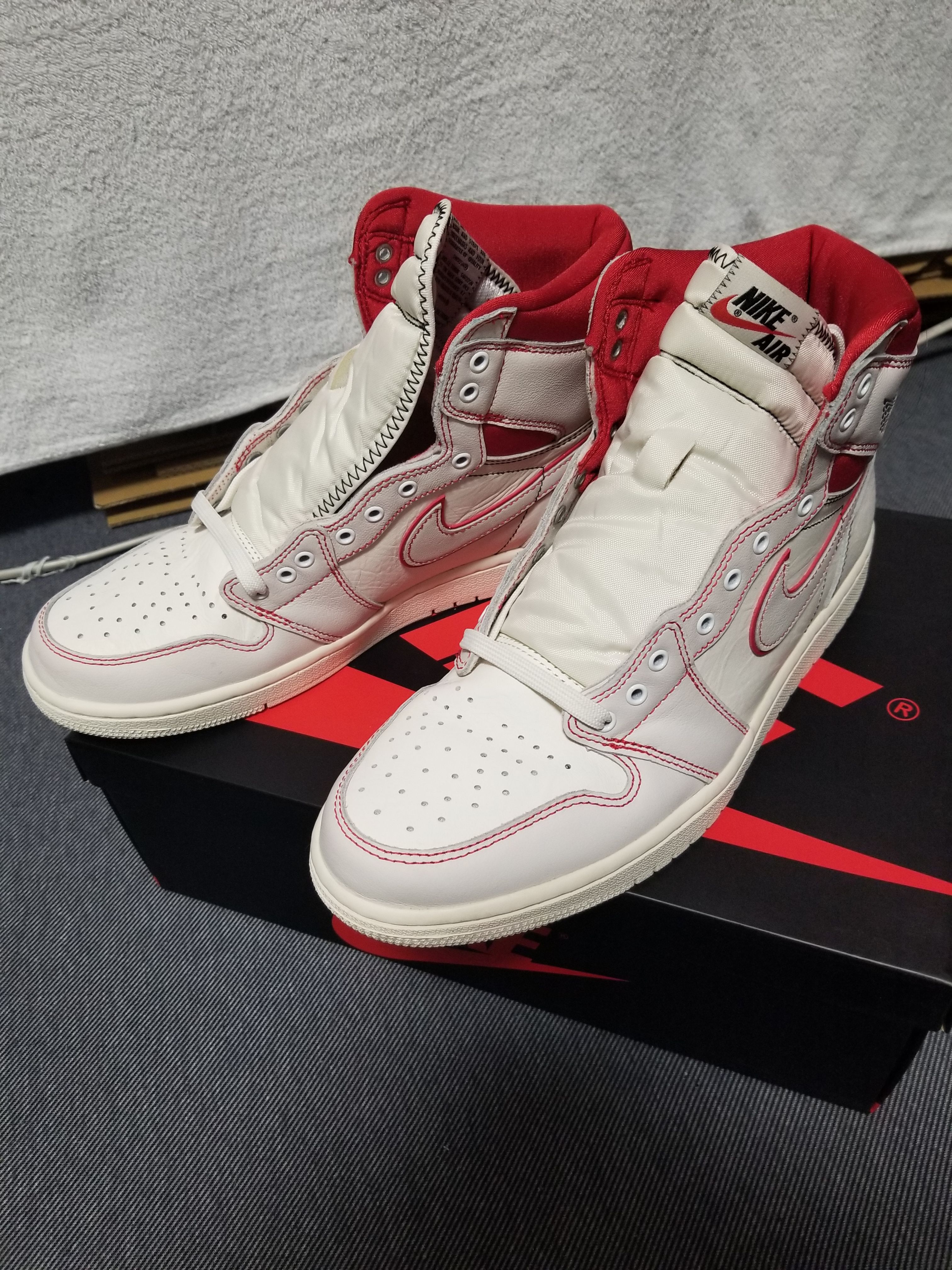 Nike Air Jordan 1 Retro High OG "Sail/University Red"     