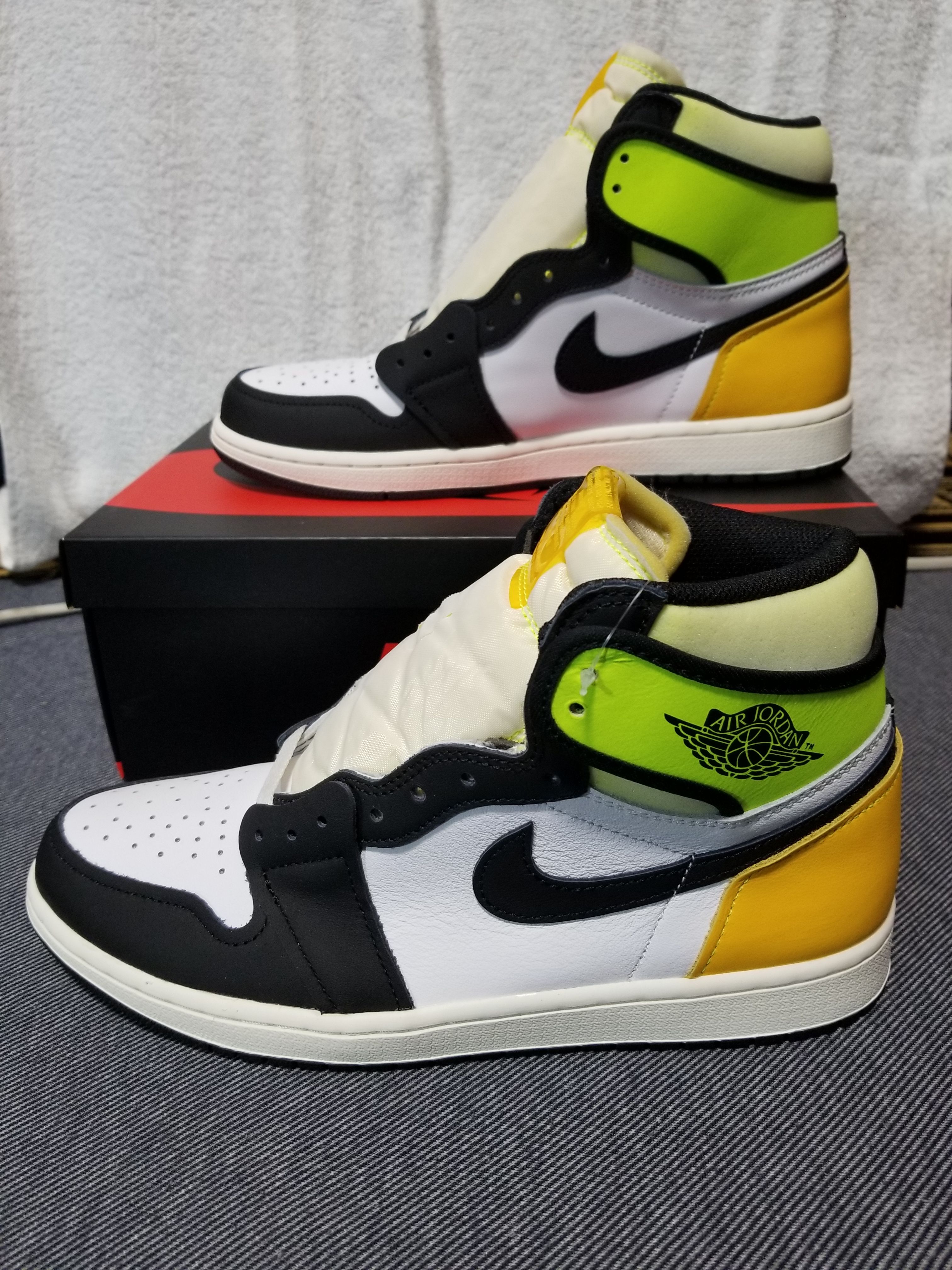 Nike Air Jordan 1 High OG "Volt Gold"