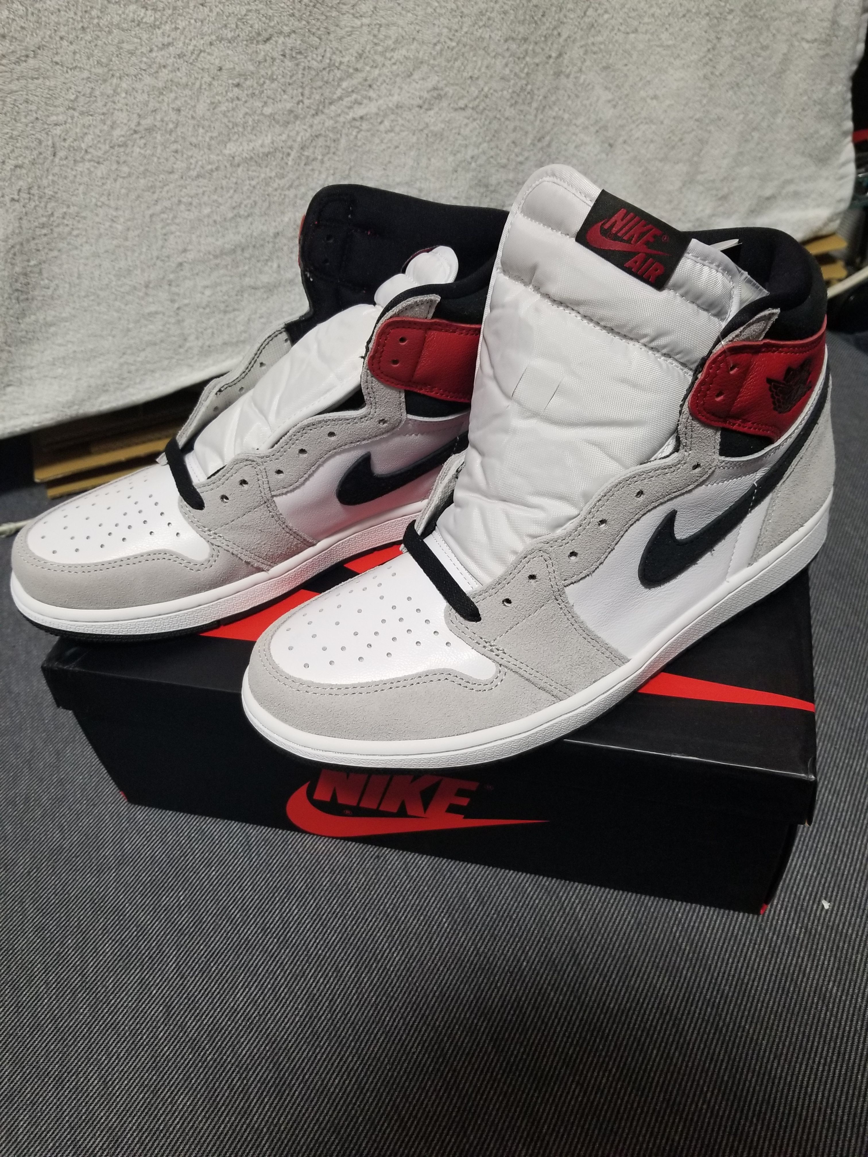 Nike Air Jordan 1 High OG "White/Black/Light Smoke Grey"
