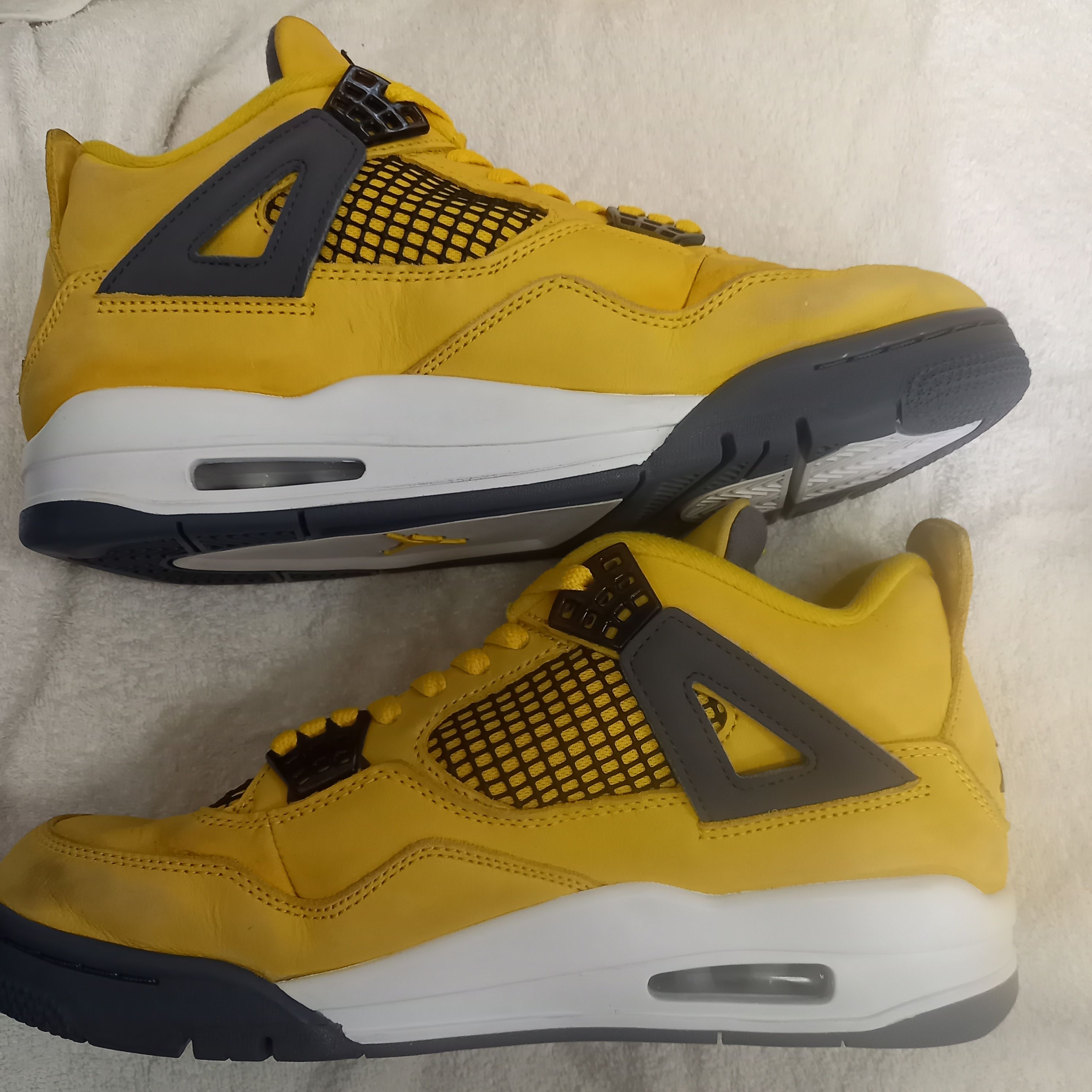 Nike Air Jordan 4 "Tour Yellow"