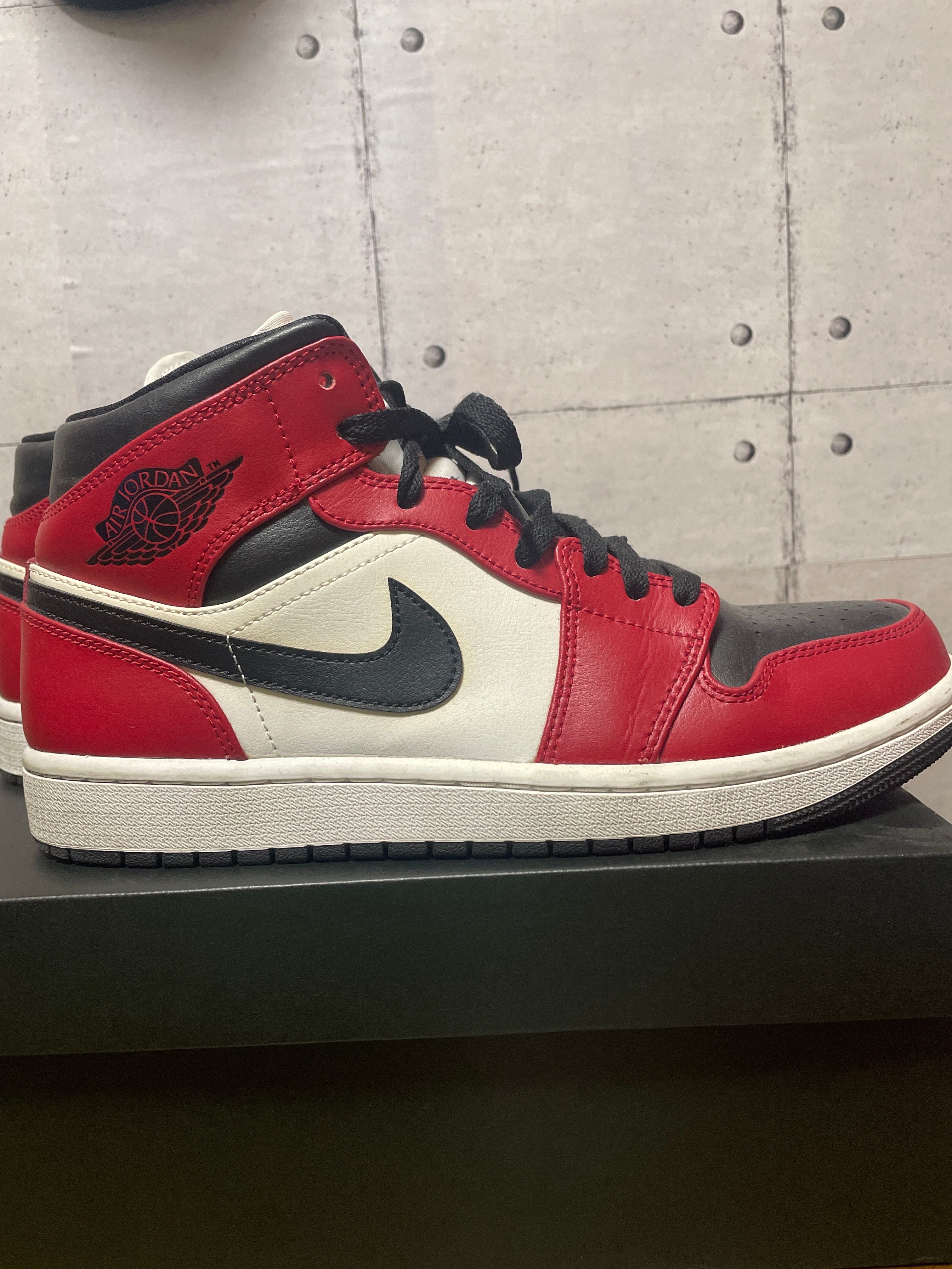 Nike Air Jordan 1 Mid "Chicago Black Toe"