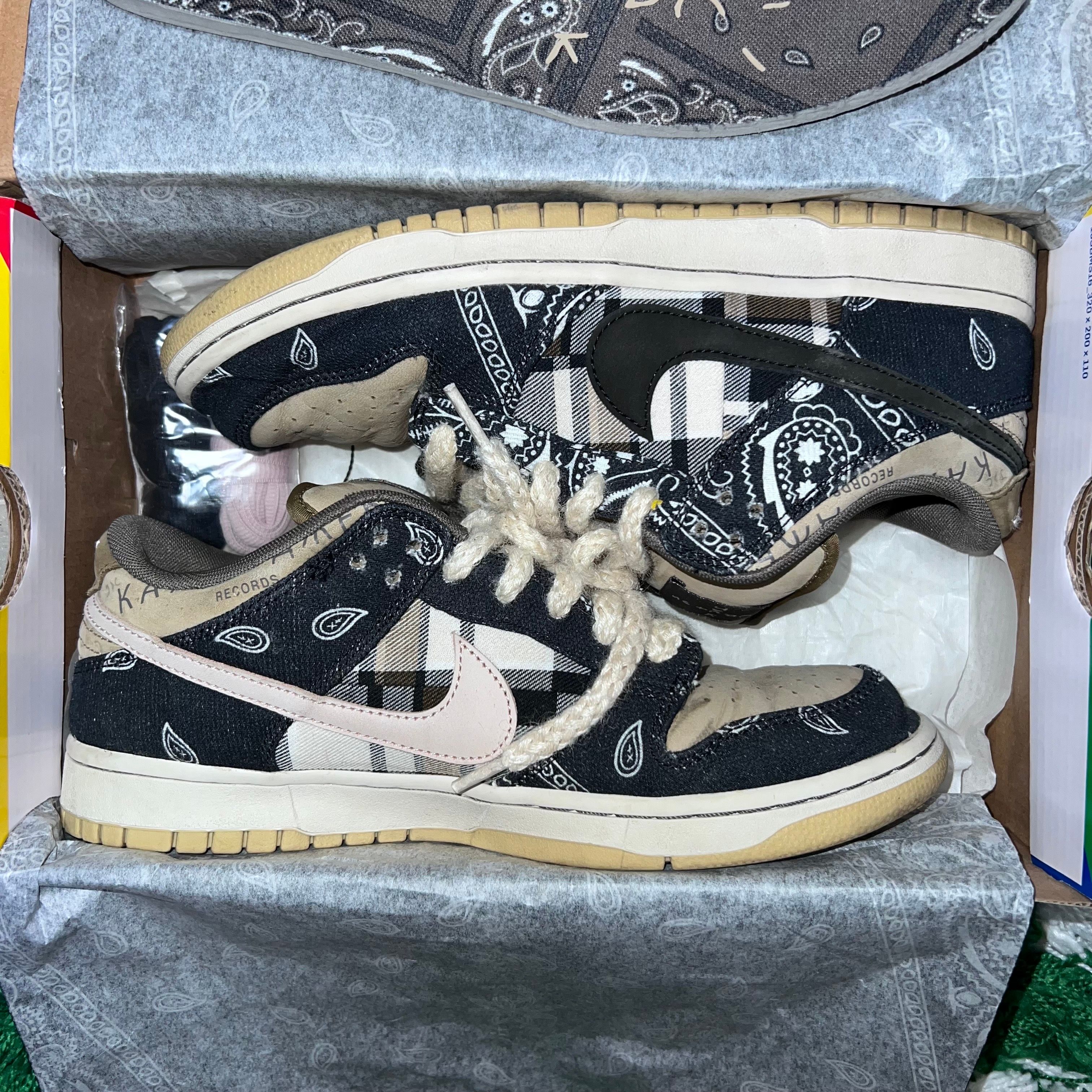 Travis Scott × Nike SB Dunk Low "Black/Parachute Beige"