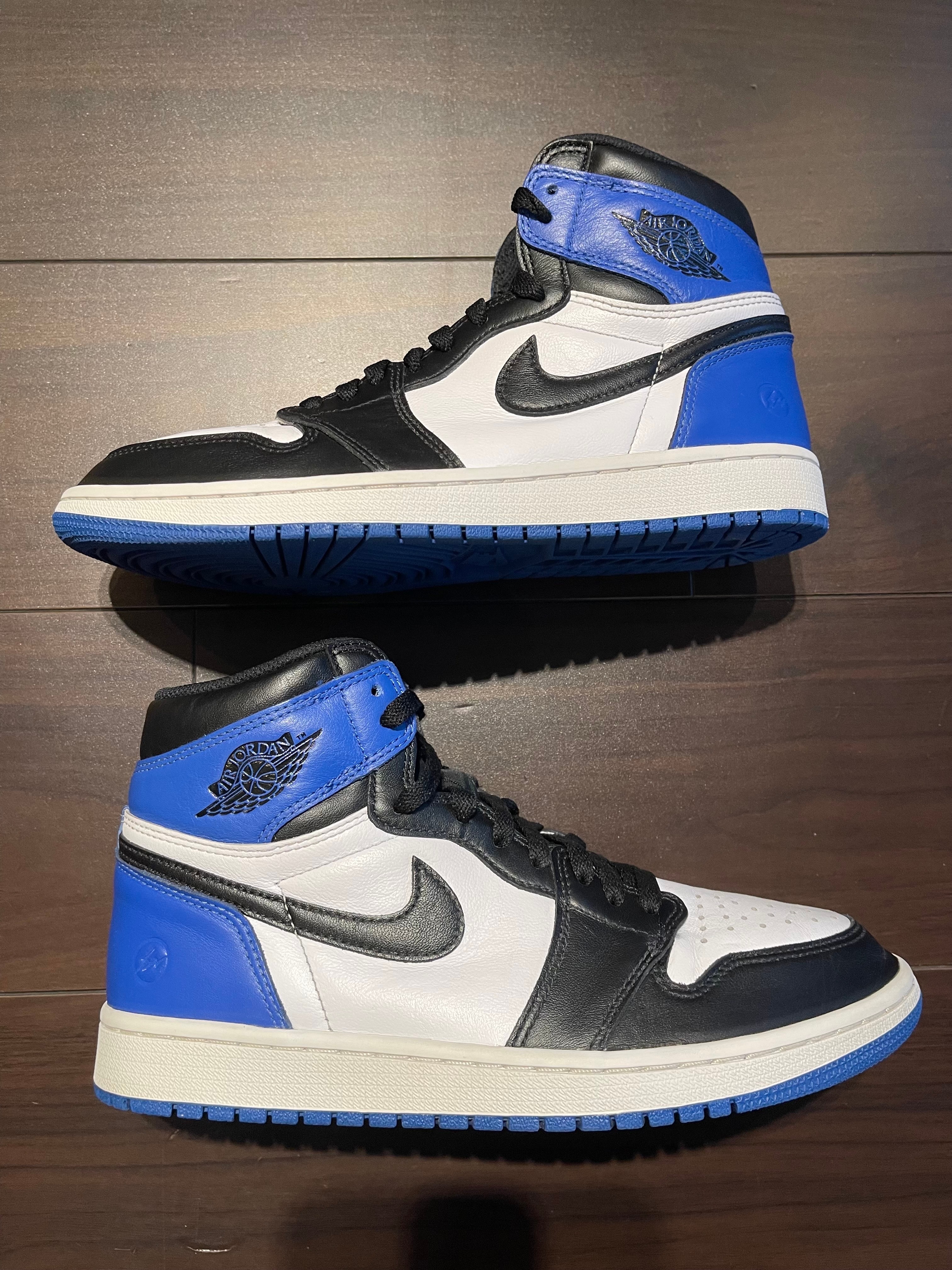 フラグメント デザイン × ナイキ エアジョーダン1 レトロ ハイ OG "ブラック/スポーツロイヤル/ホワイト"