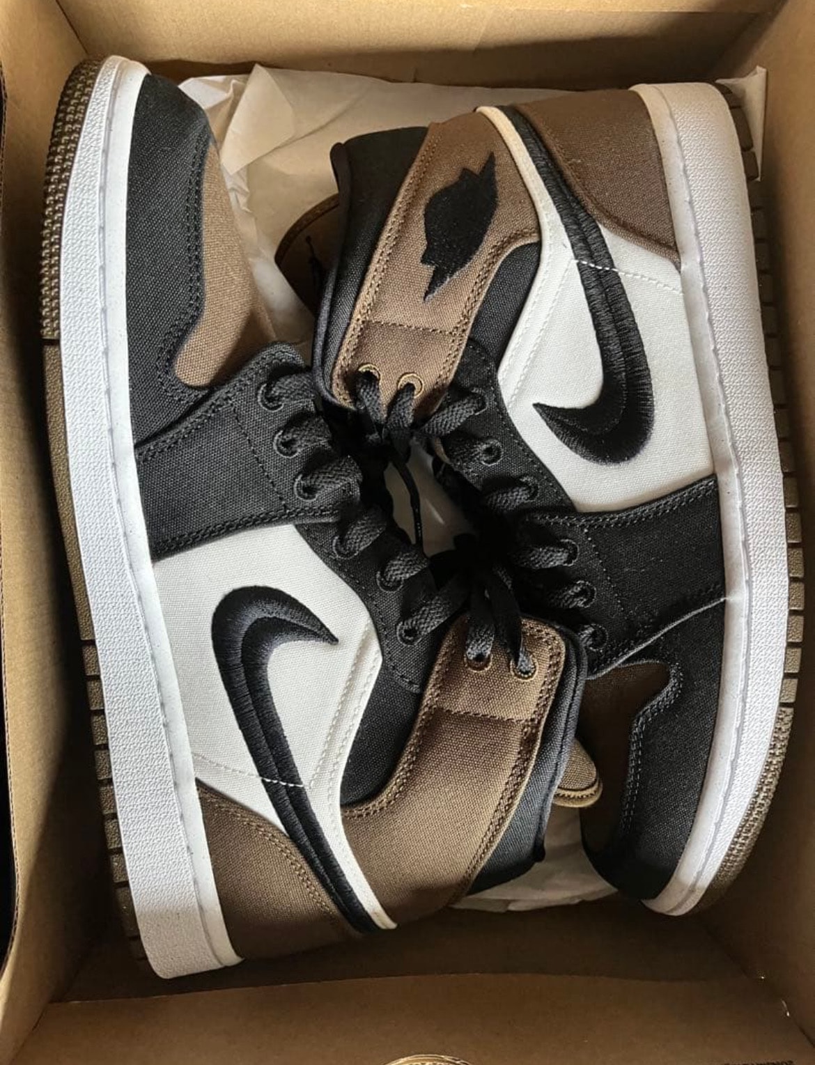 Nike Women's Air Jordan 1 Mid SE "Olive Toe"