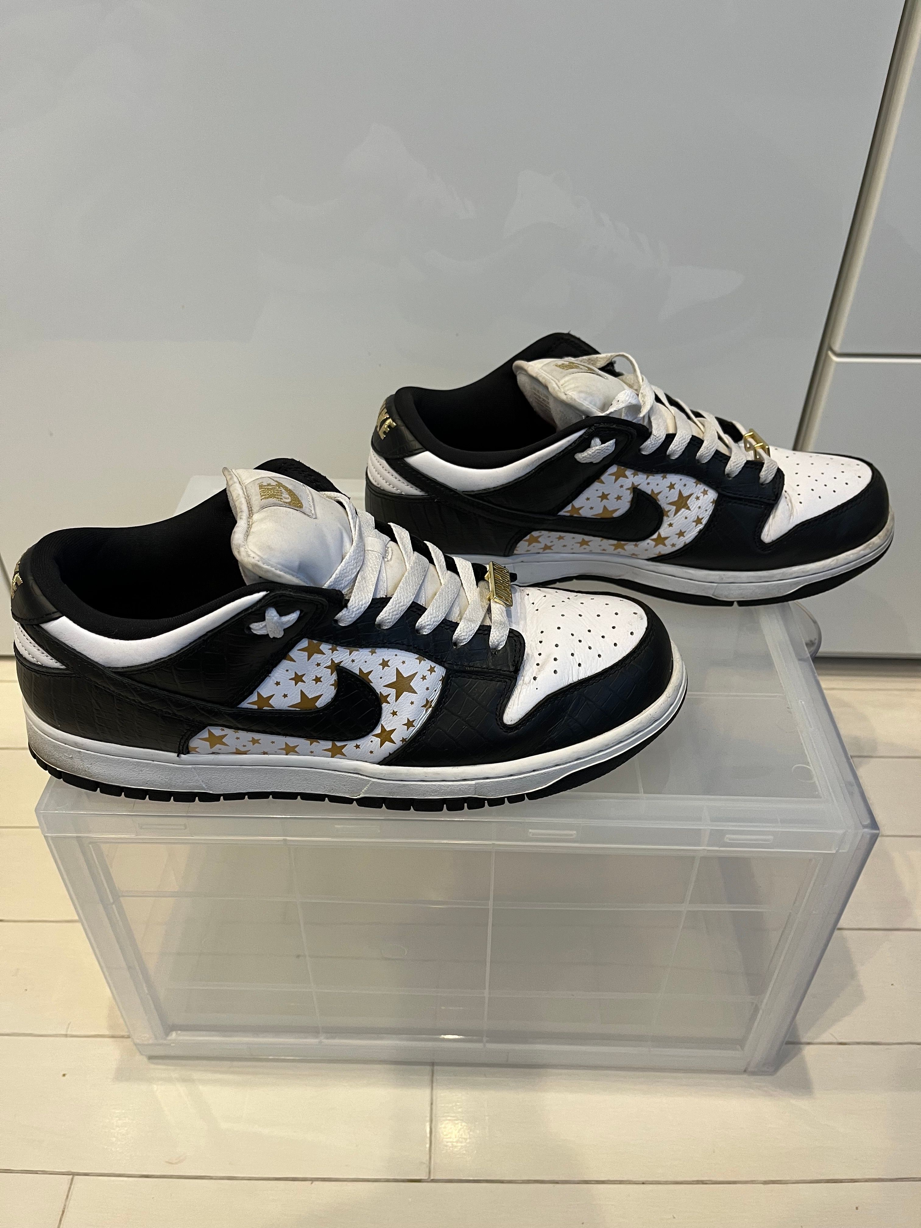 Supreme × Nike SB Dunk Low OG QS Gold Stars "White/Black"