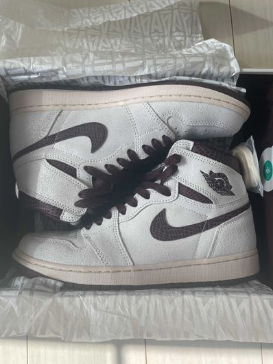 A Ma Maniere × Nike Air Jordan 1 Retro High OG "Sail and Burgundy"