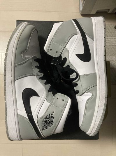 Nike Air Jordan 1 Mid "Light Smoke Grey/White/Black"
