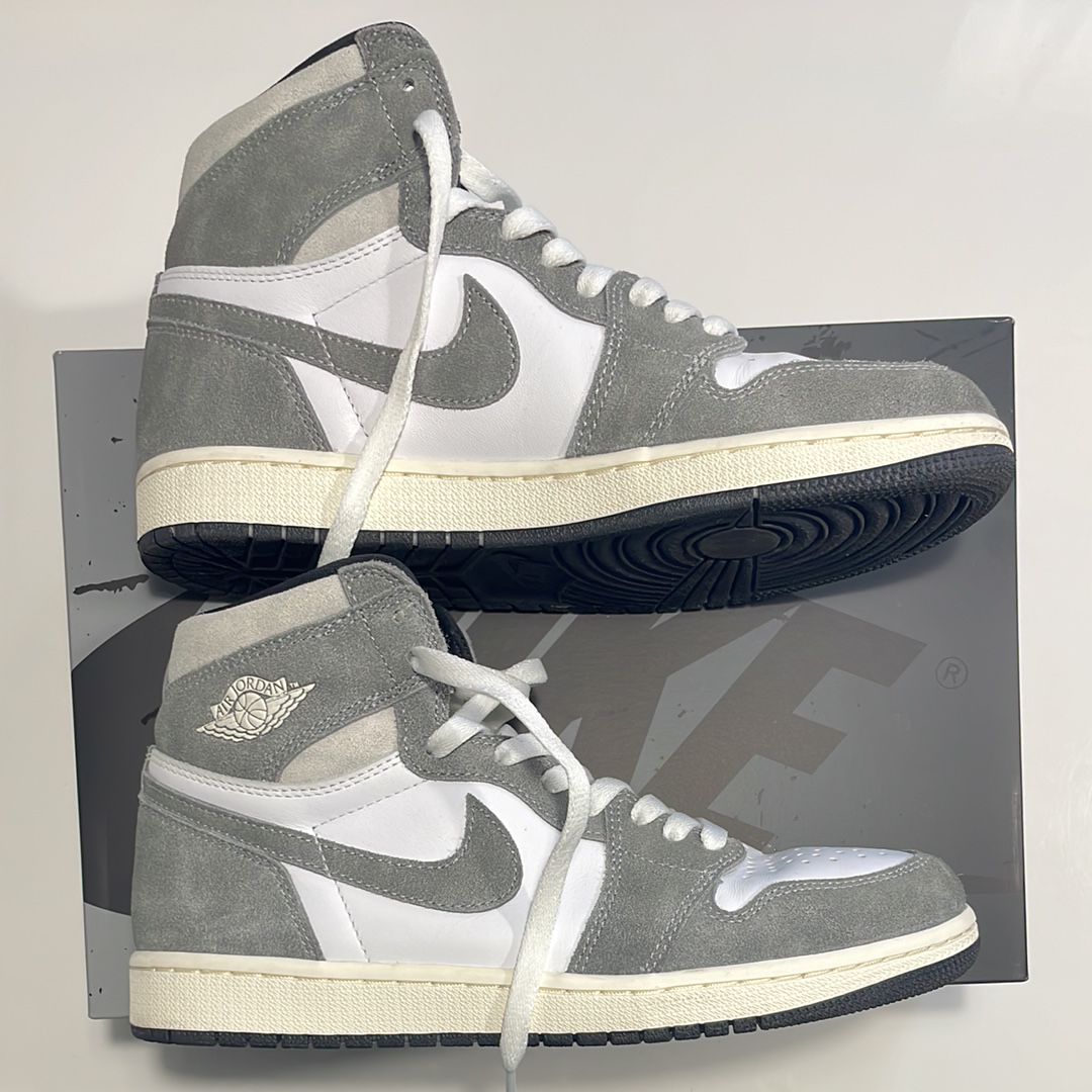 Nike Air Jordan 1 Retro High OG "Black and Smoke Grey"