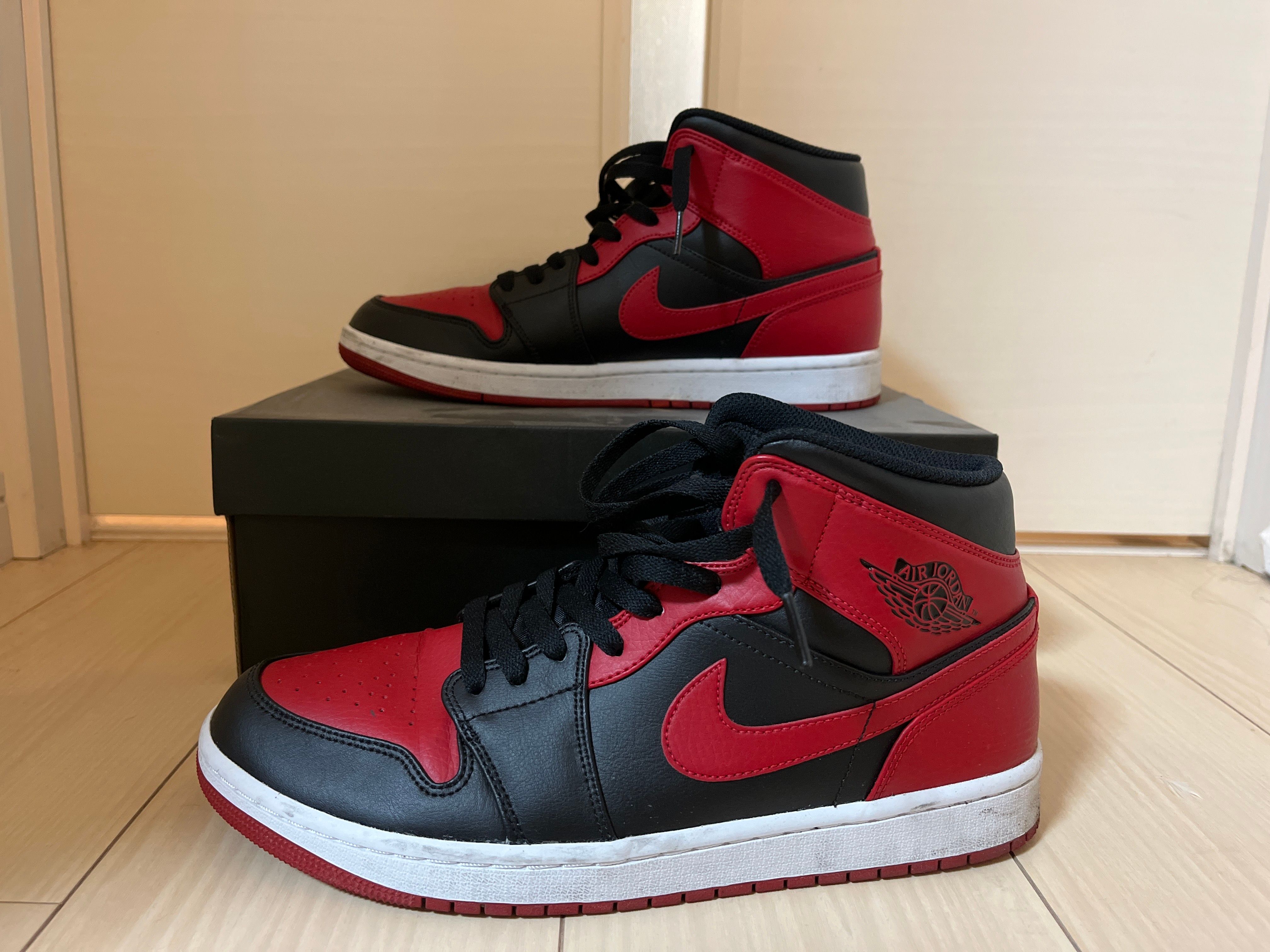 Nike Air Jordan 1 Mid "Bred"