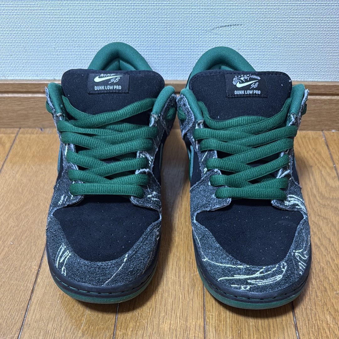 There Skateboards × Nike SB Dunk Low Pro "Anthracite and Gorge Green"