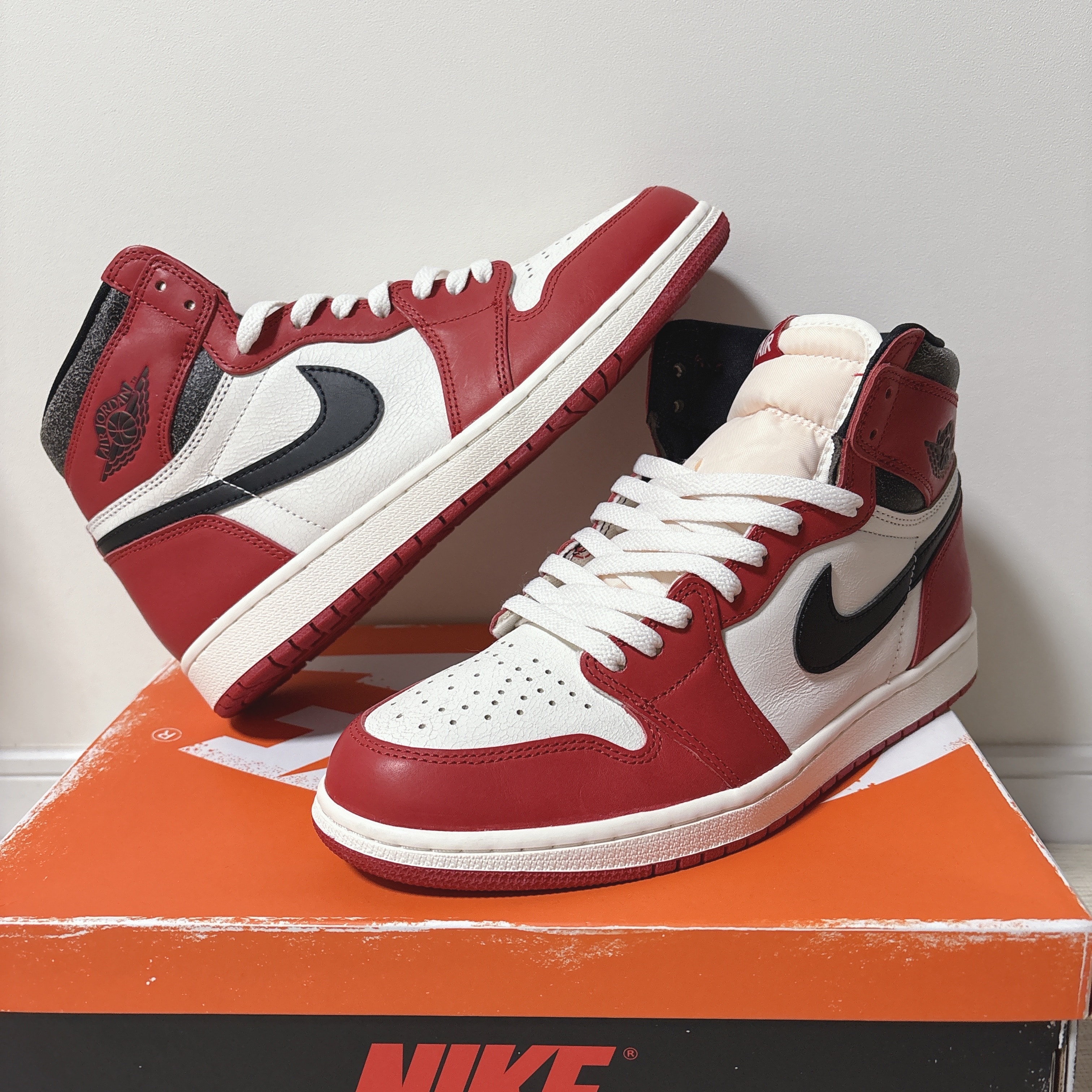 Nike Air Jordan 1 High OG "Lost & Found/Chicago"