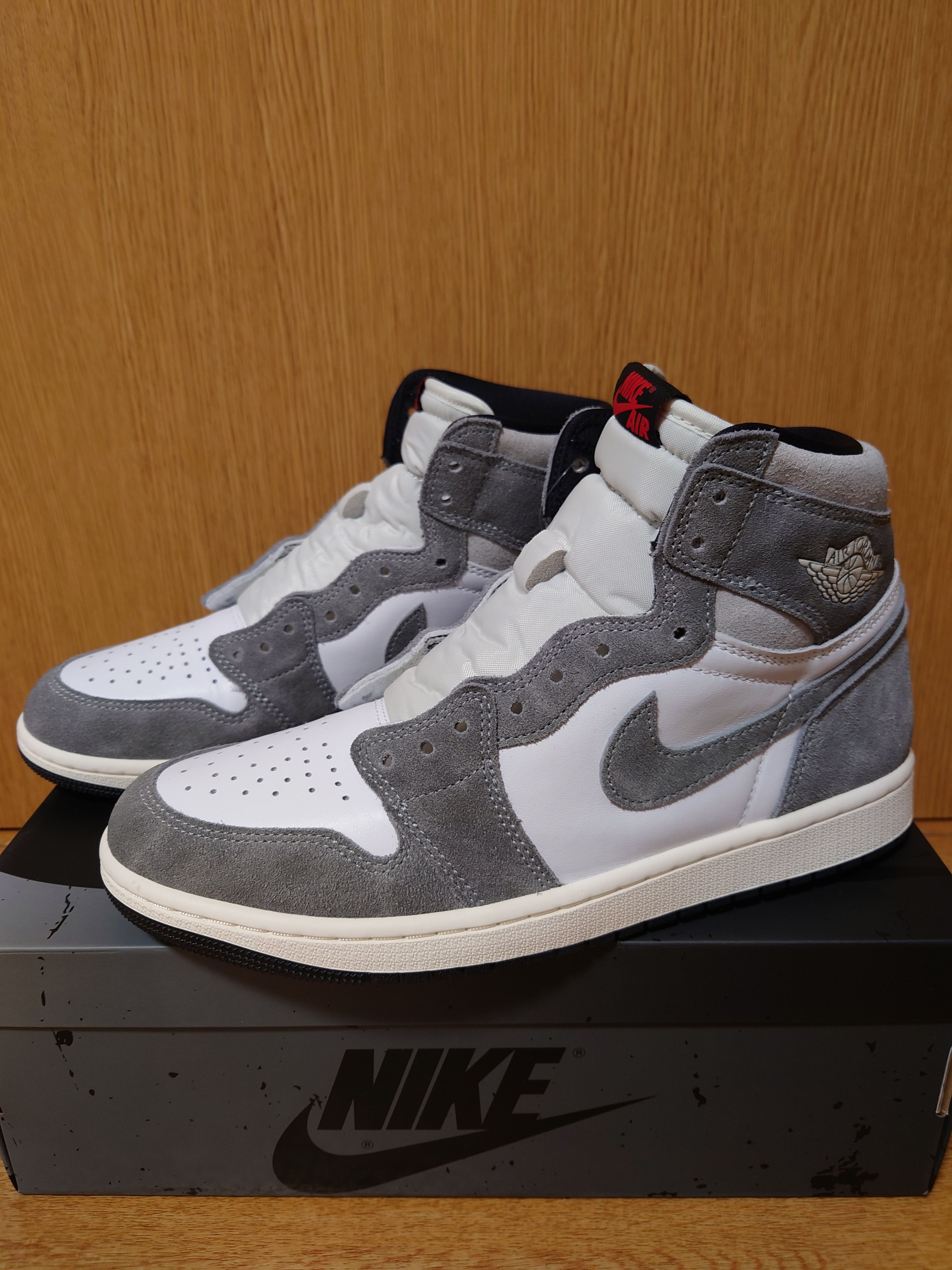 Nike Air Jordan 1 Retro High OG "Black and Smoke Grey"