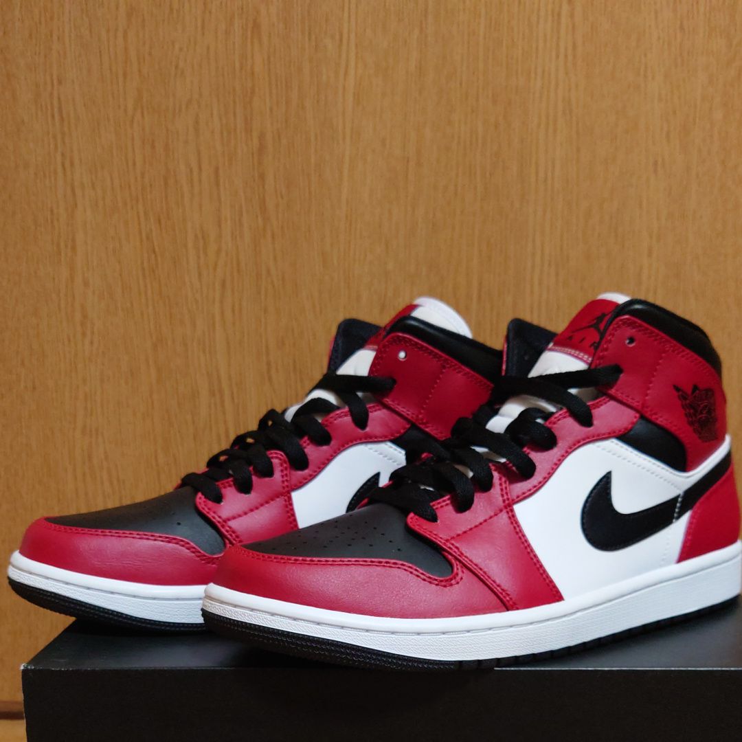Nike Air Jordan 1 Mid "Chicago Black Toe"
