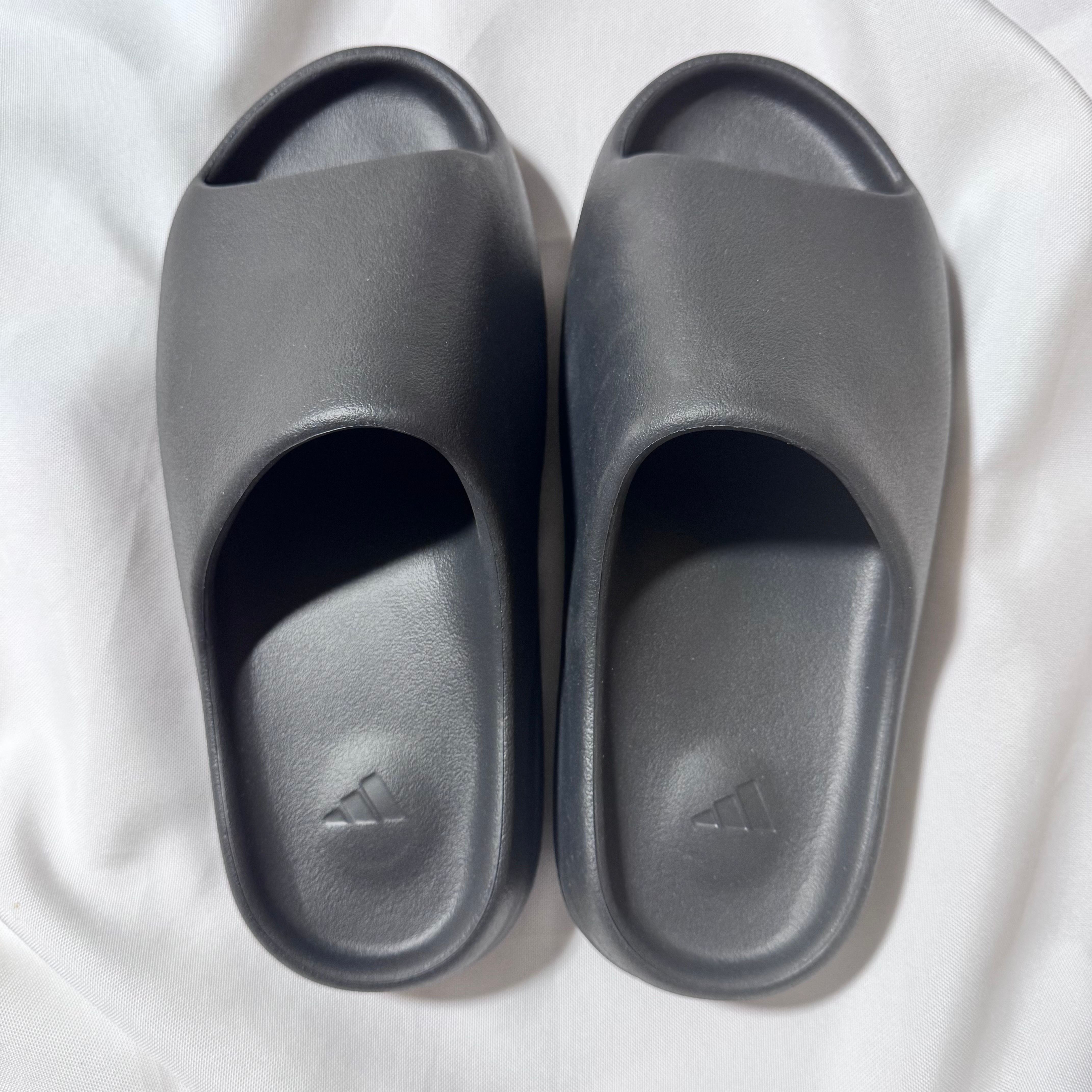 イージースライド　26.5 新品　adidas Yeezy Slide (イージー スライド) 人気の新作/中古通販