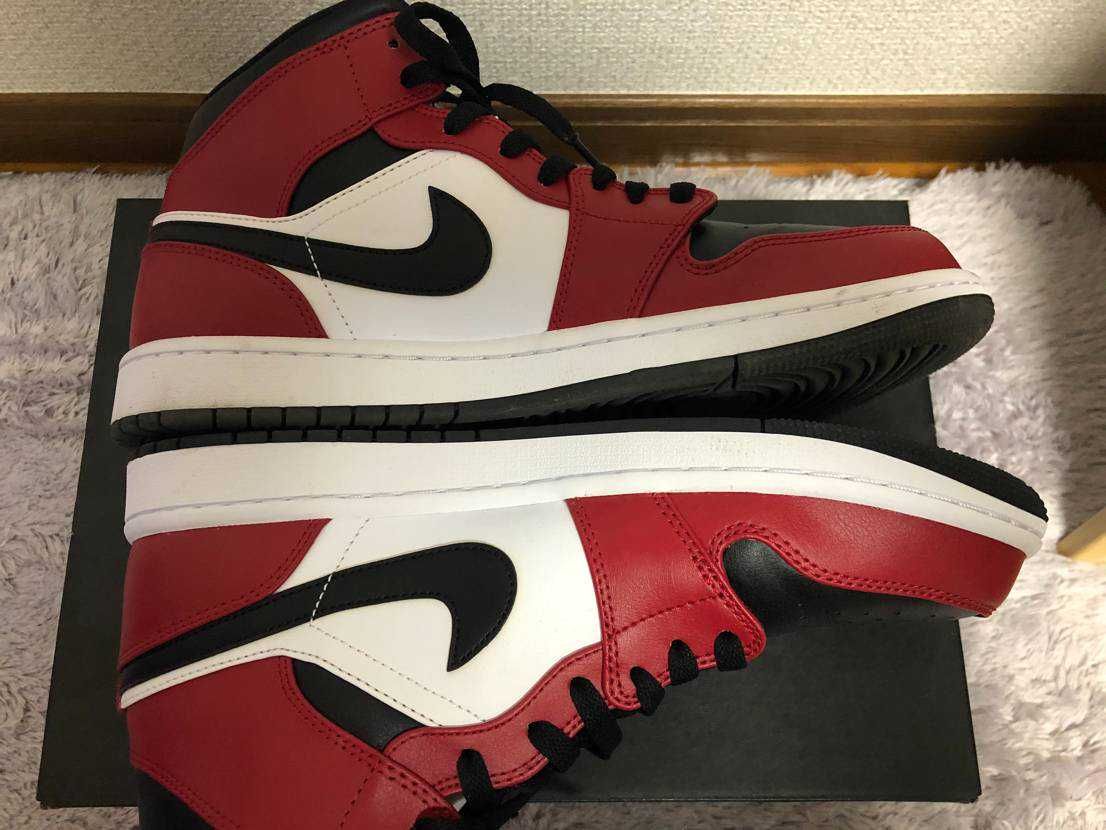 Nike Air Jordan 1 Mid "Chicago Black Toe"