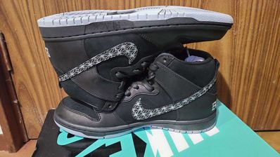 Nike SB × Black Bar Dunk High "Black"