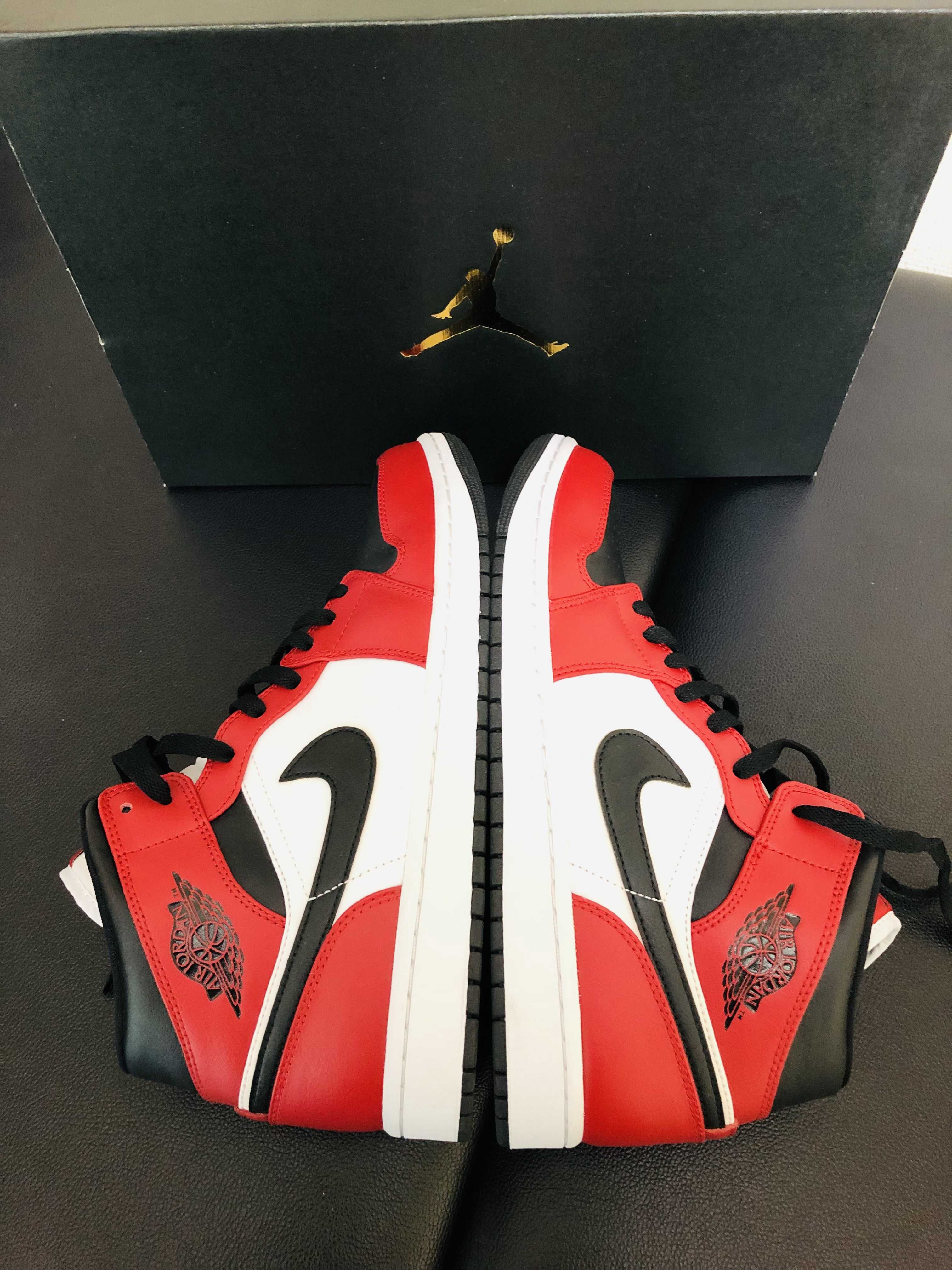 Nike Air Jordan 1 Mid "Chicago Black Toe"