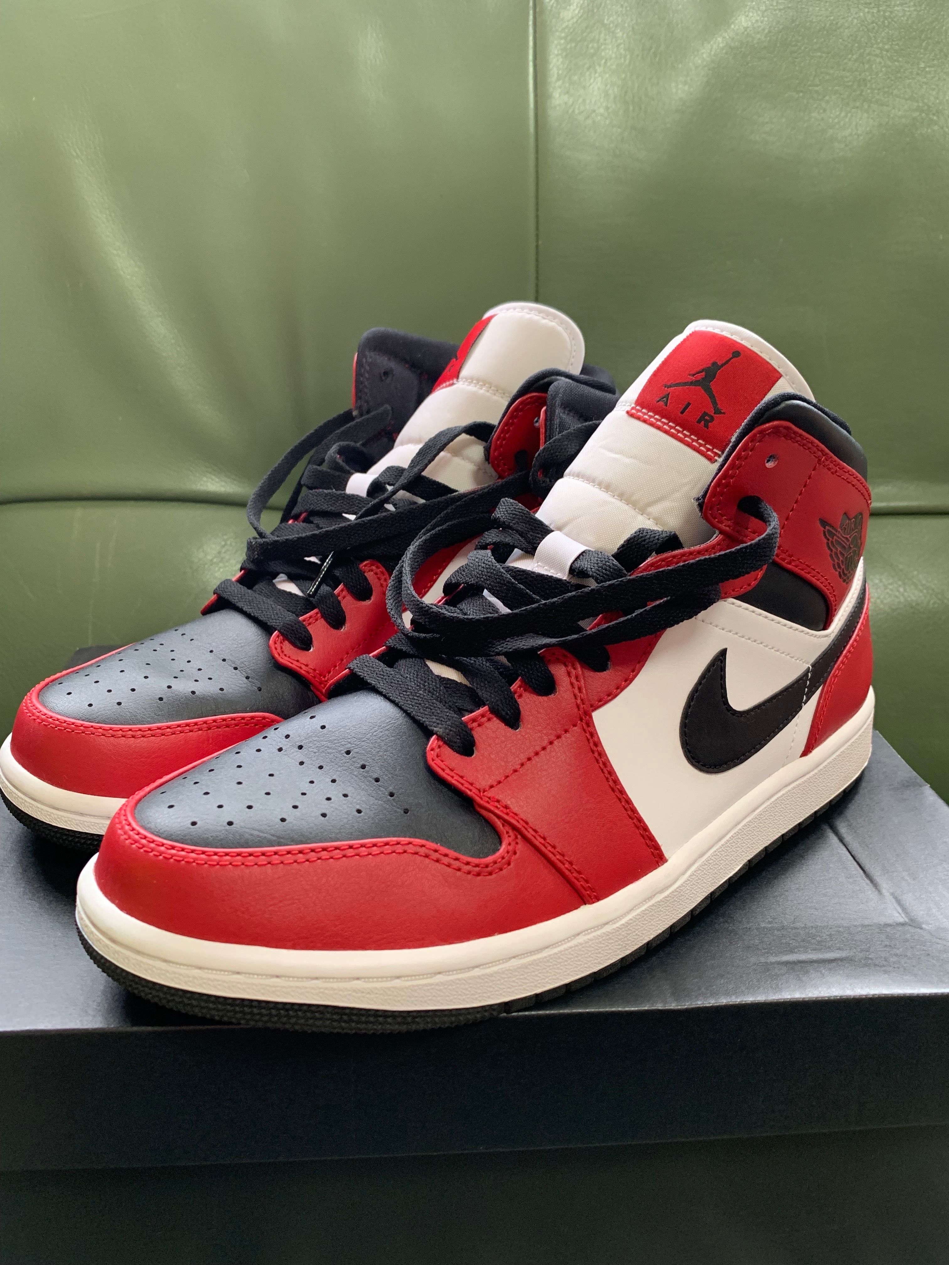 Nike Air Jordan 1 Mid "Chicago Black Toe"
