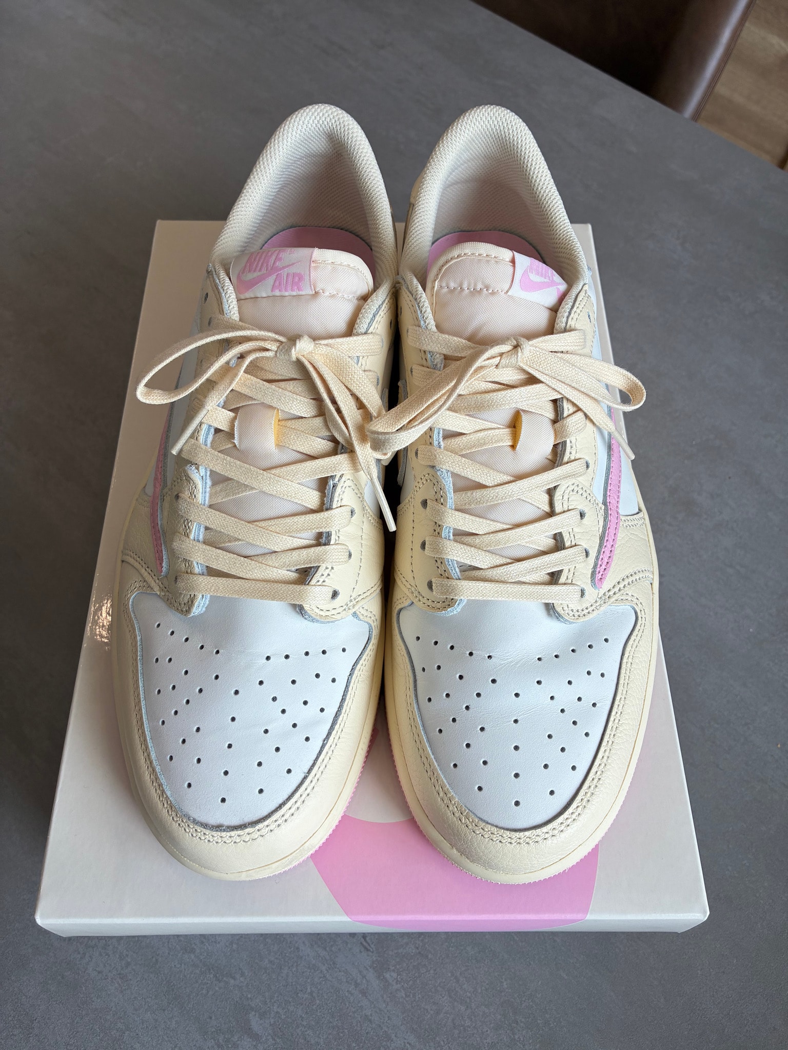 Travis Scott × Nike Air Jordan 1 Retro Low OG "Muslin/Shy Pink"
