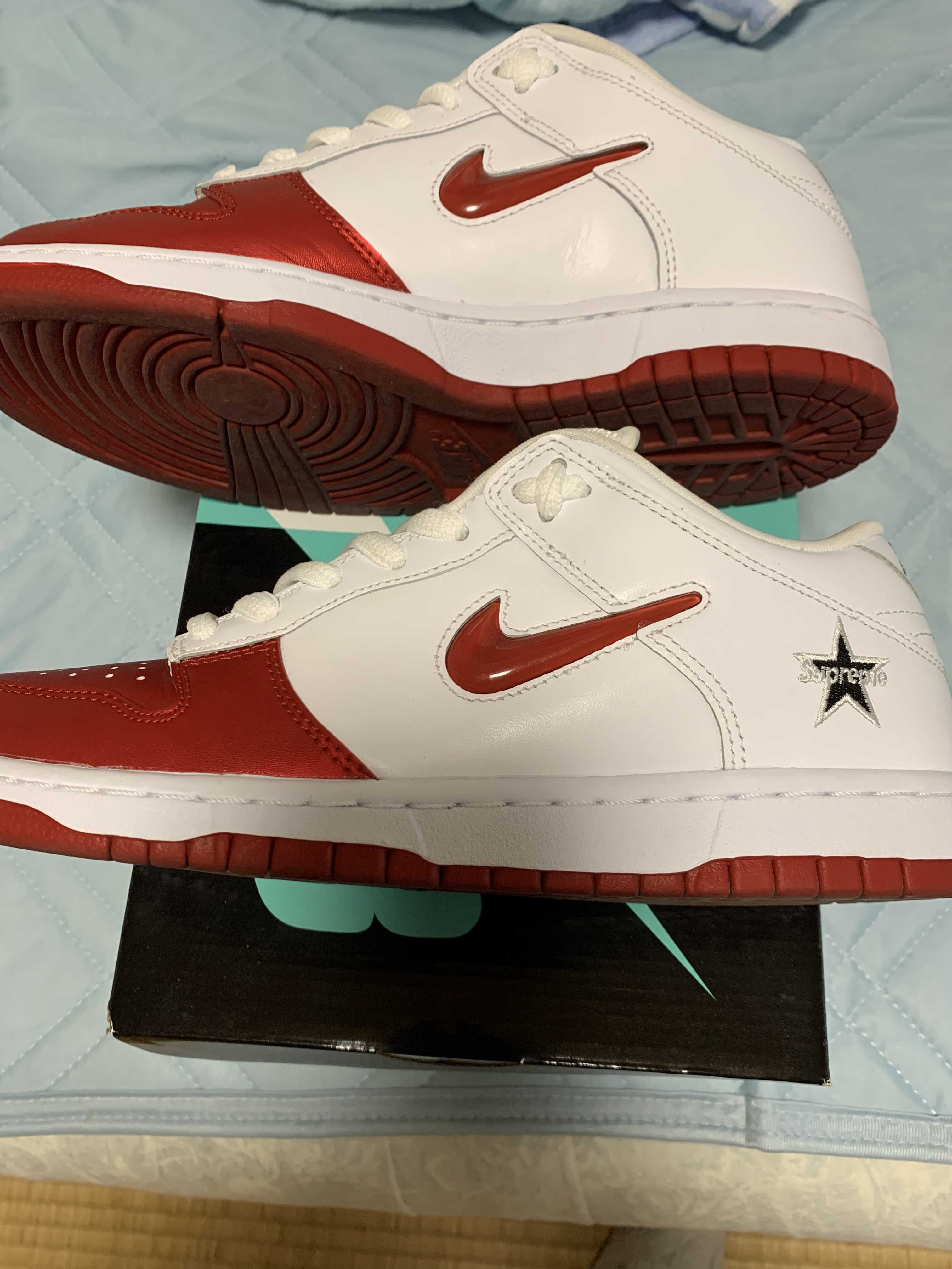 Supreme × Nike Dunk Low "Varsity Red/White"