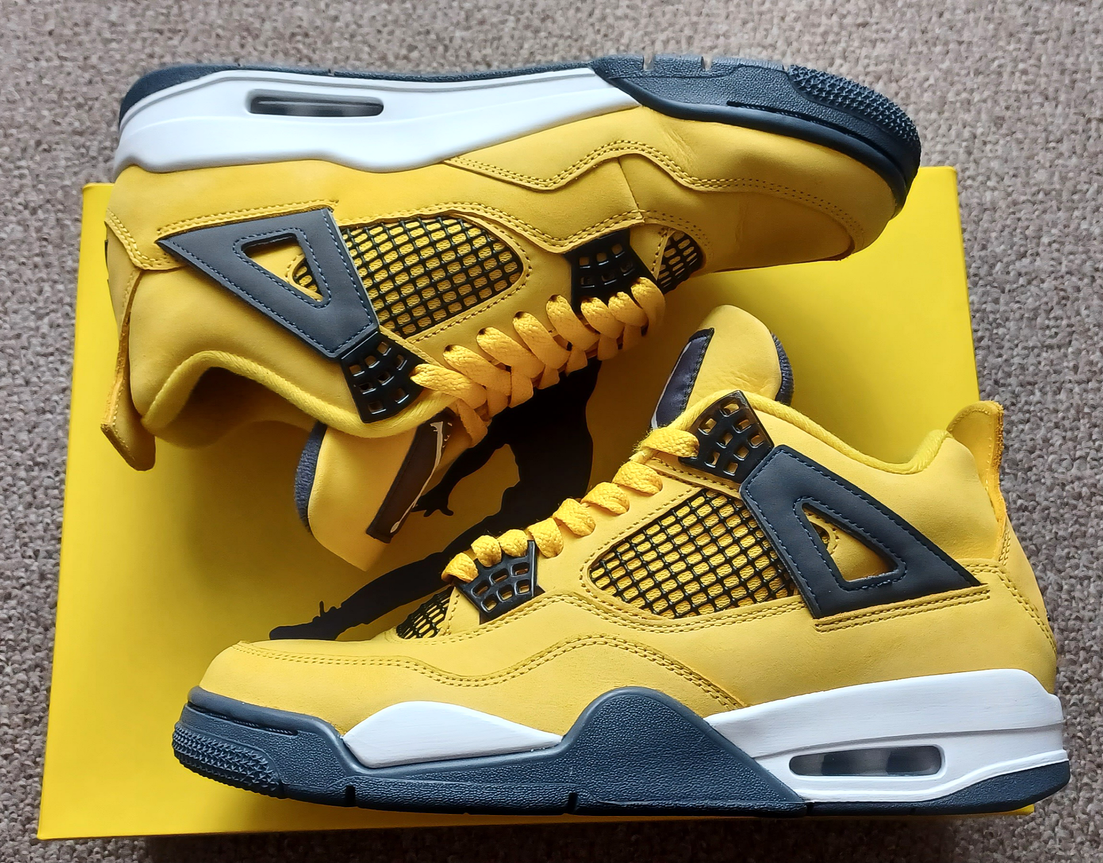 Nike Air Jordan 4 "Tour Yellow"