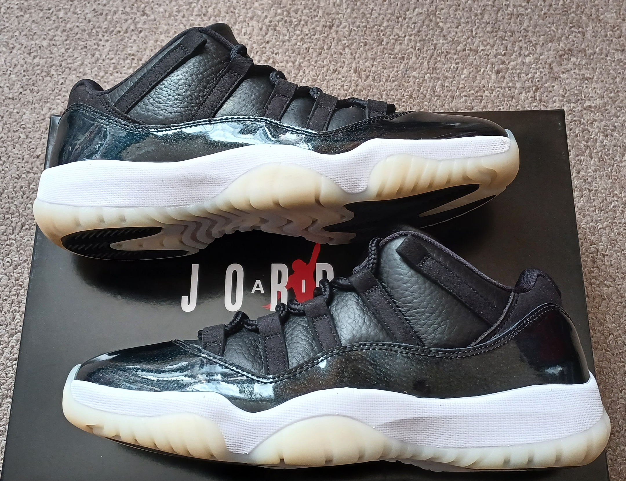Nike Air Jordan 11 Low "72-10"