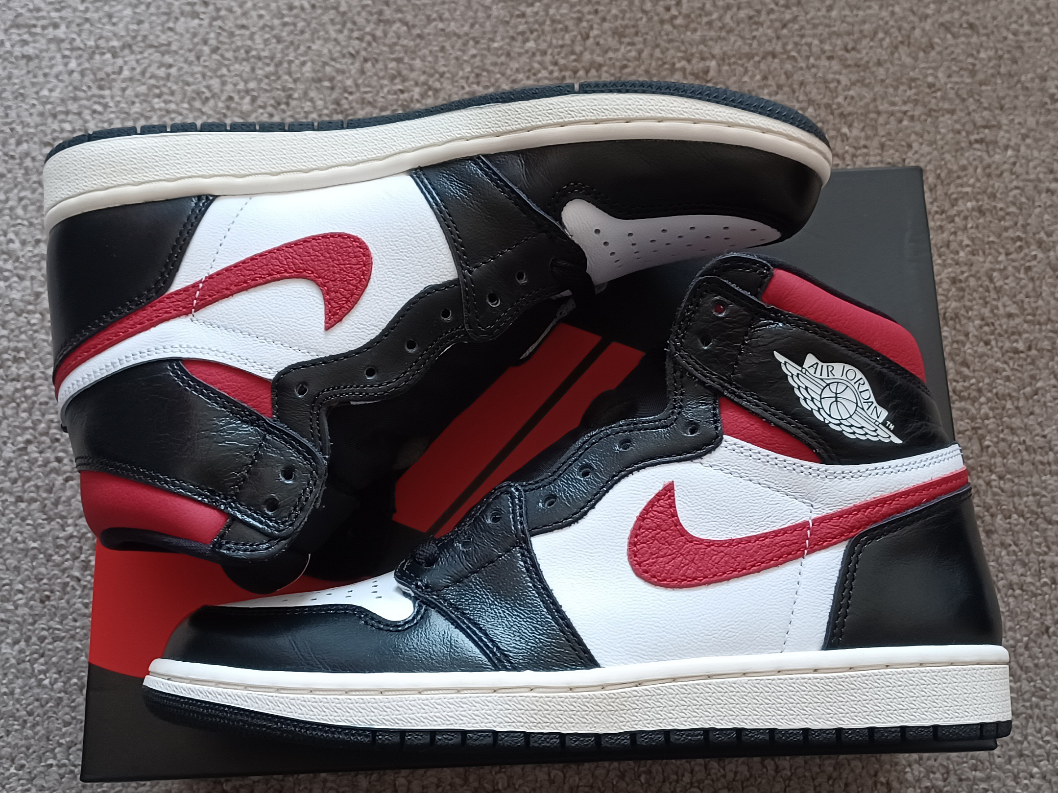 Nike Air Jordan 1 Retro High "Black/White/Sail/Gym Red"