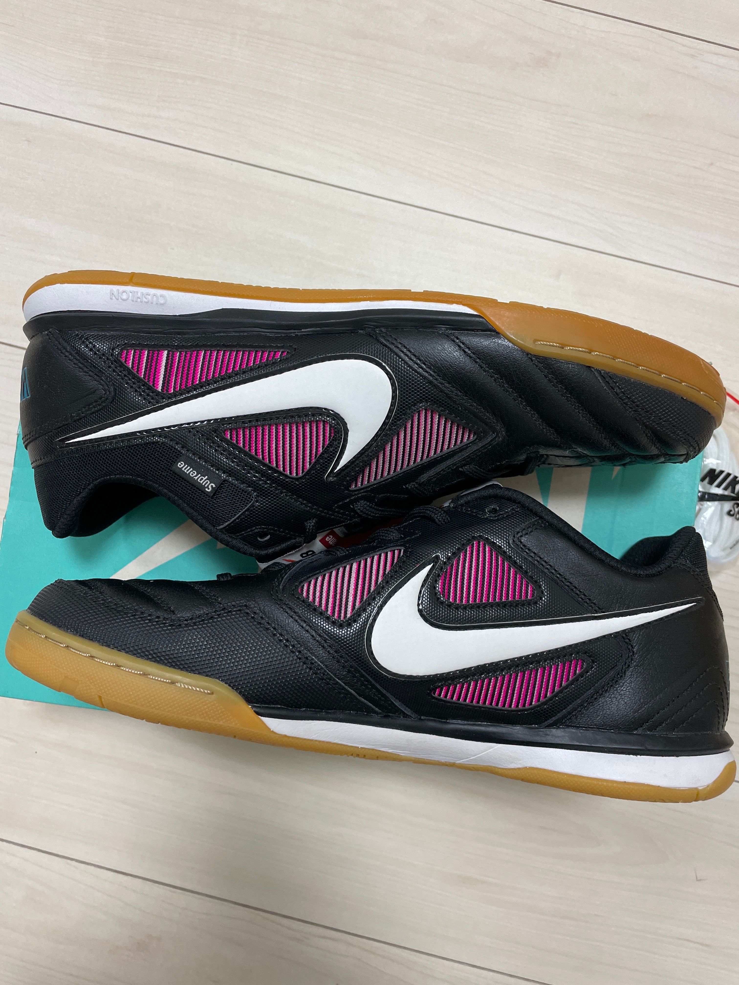 Supreme × Nike SB Luner Gato "Black"