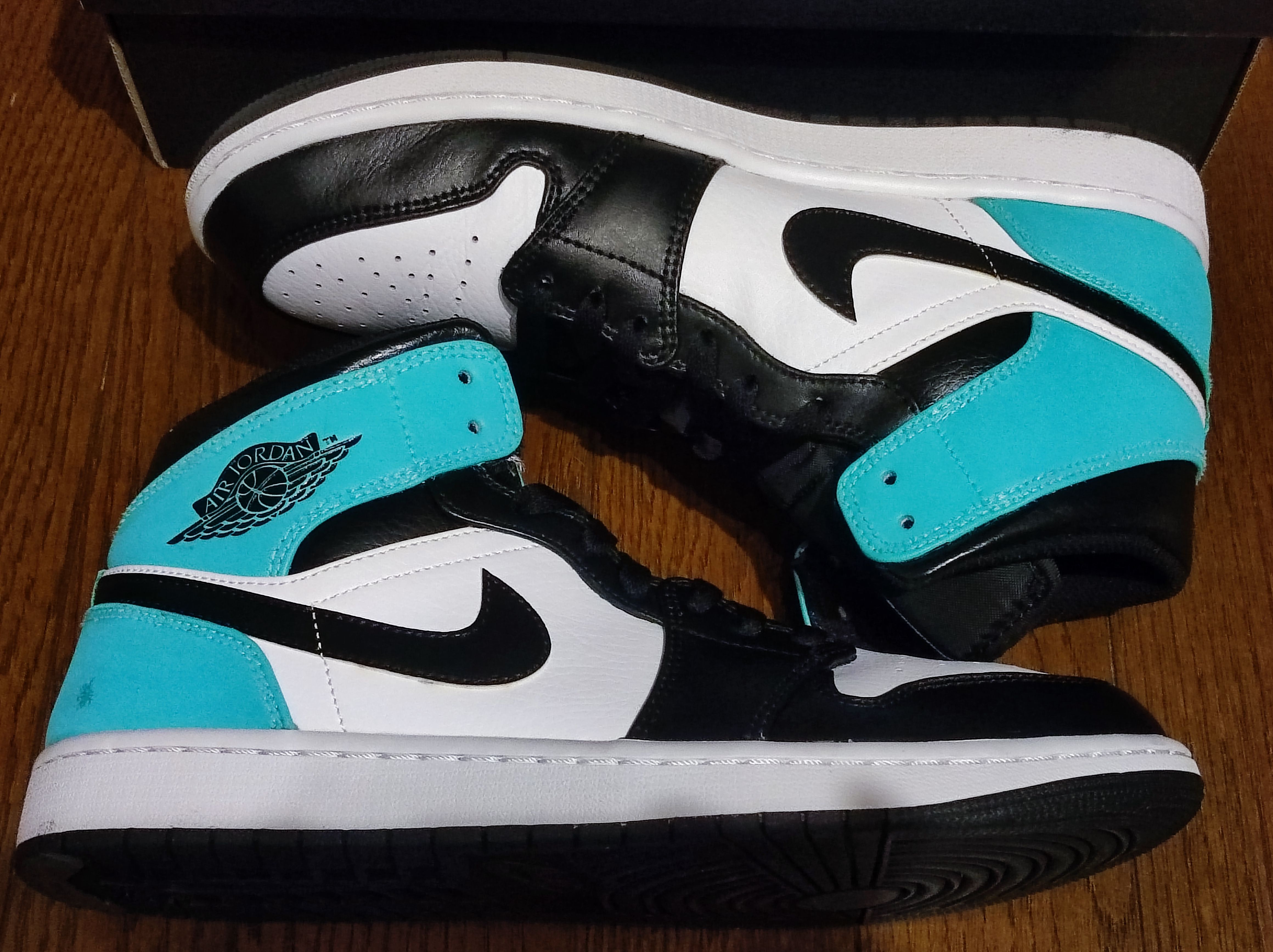 NIKE AIR JORDAN 1 MID "TROPICAL TWIST"