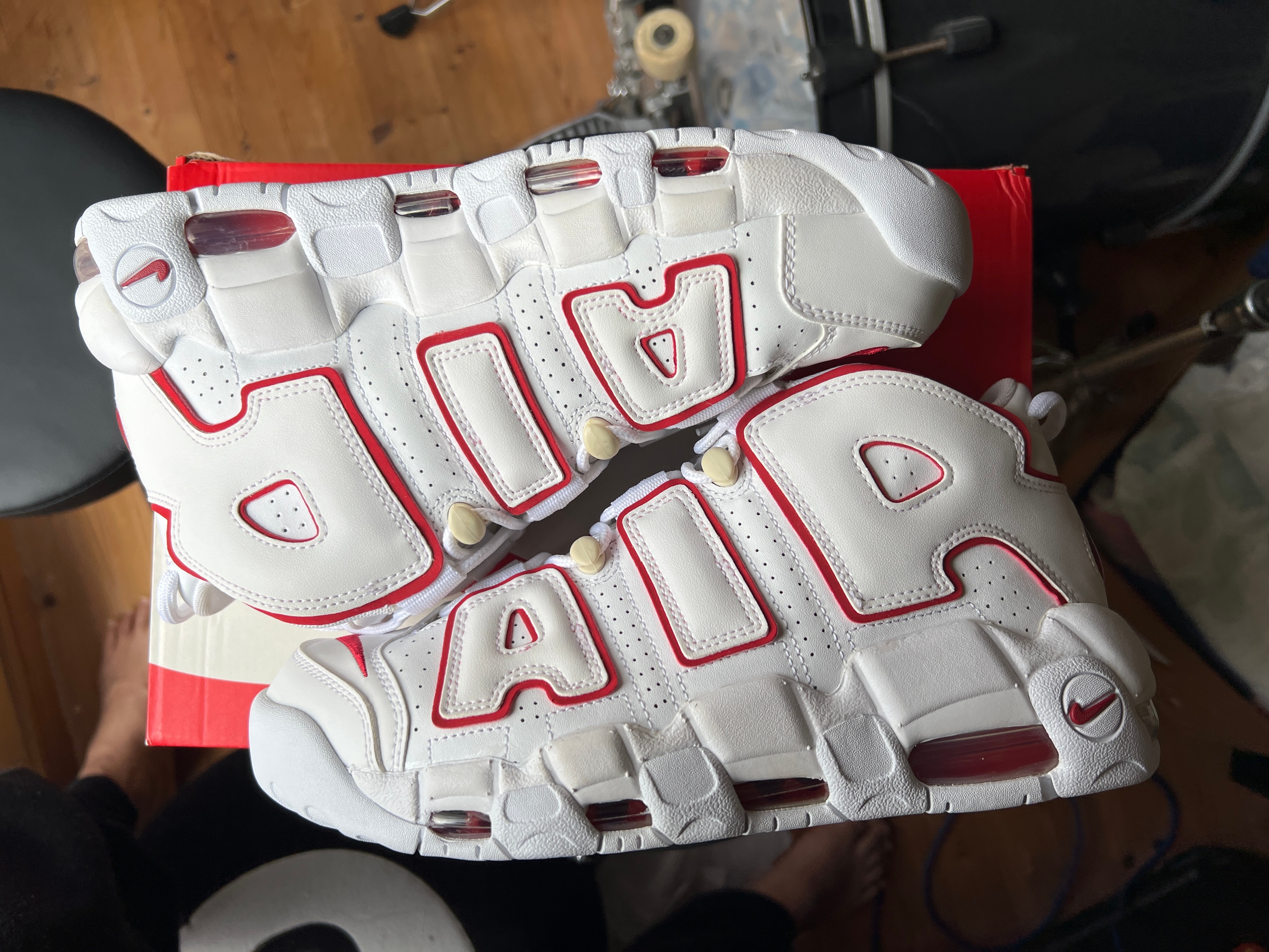 NIKE AIR MORE UPTEMPO "WHITE/VARSITY RED" (2021)
