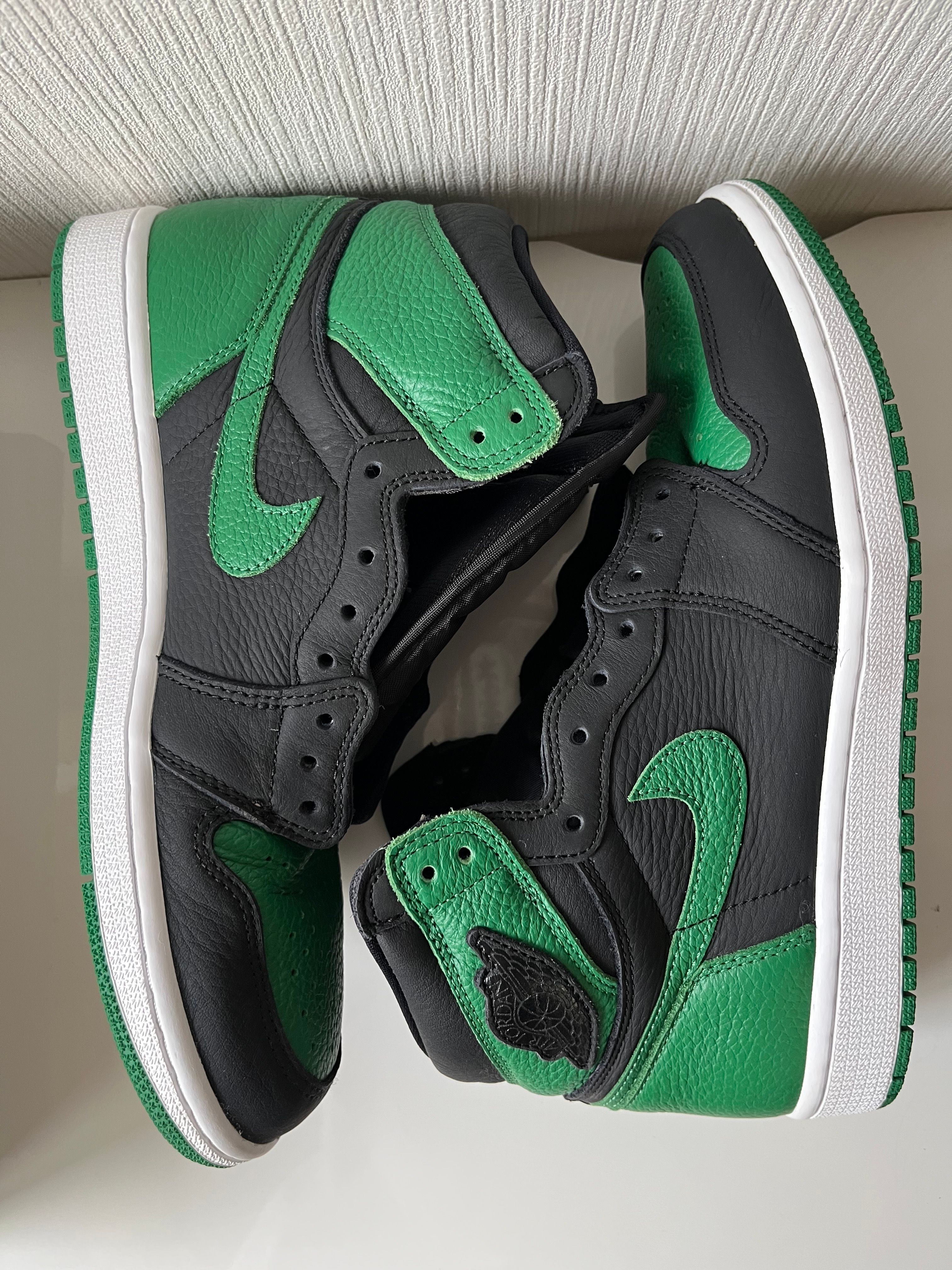 Nike Air Jordan 1 Retro High OG "Black/Pine Green" (2020)