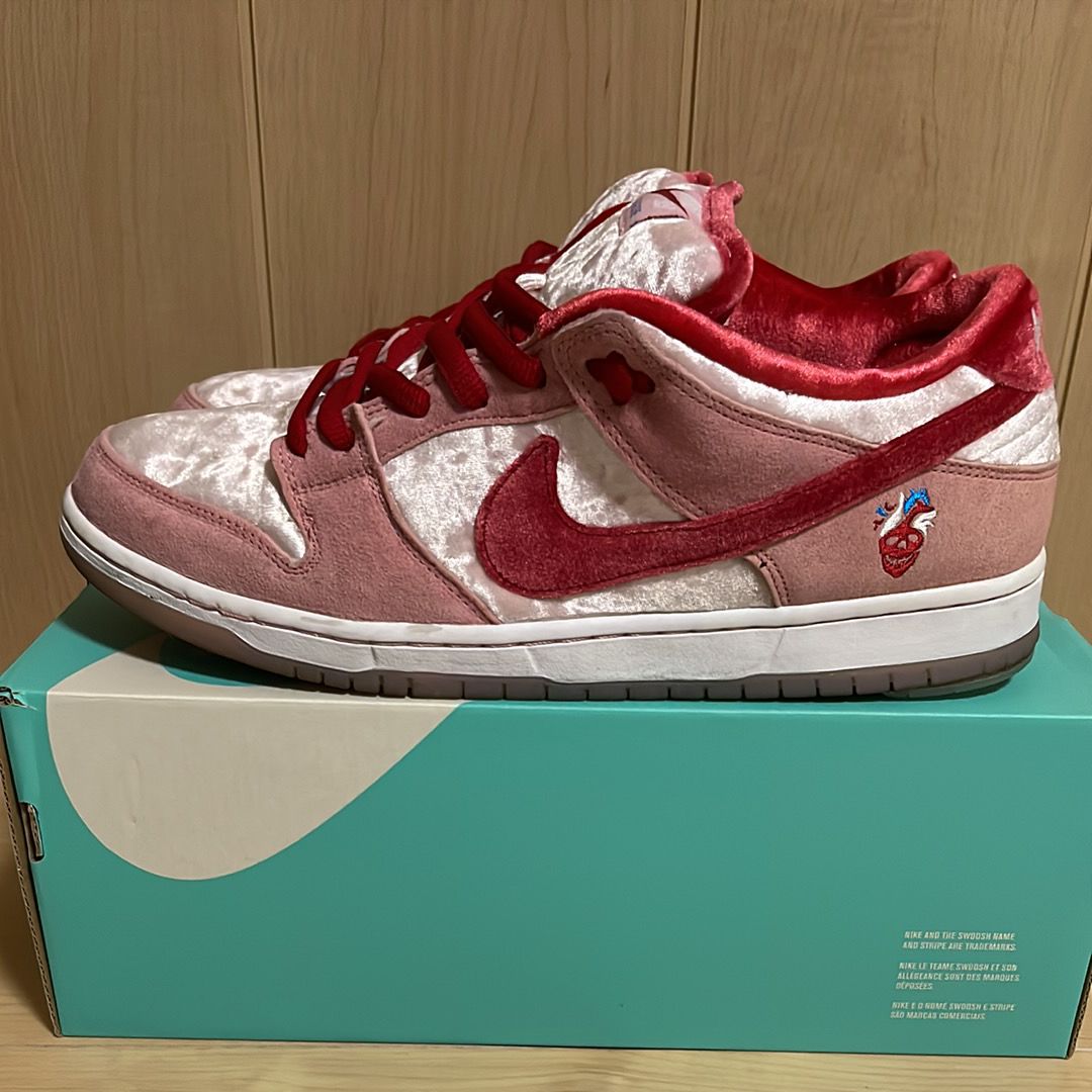 Strangelove × Nike SB Dunk Low "Valentine’s Day"