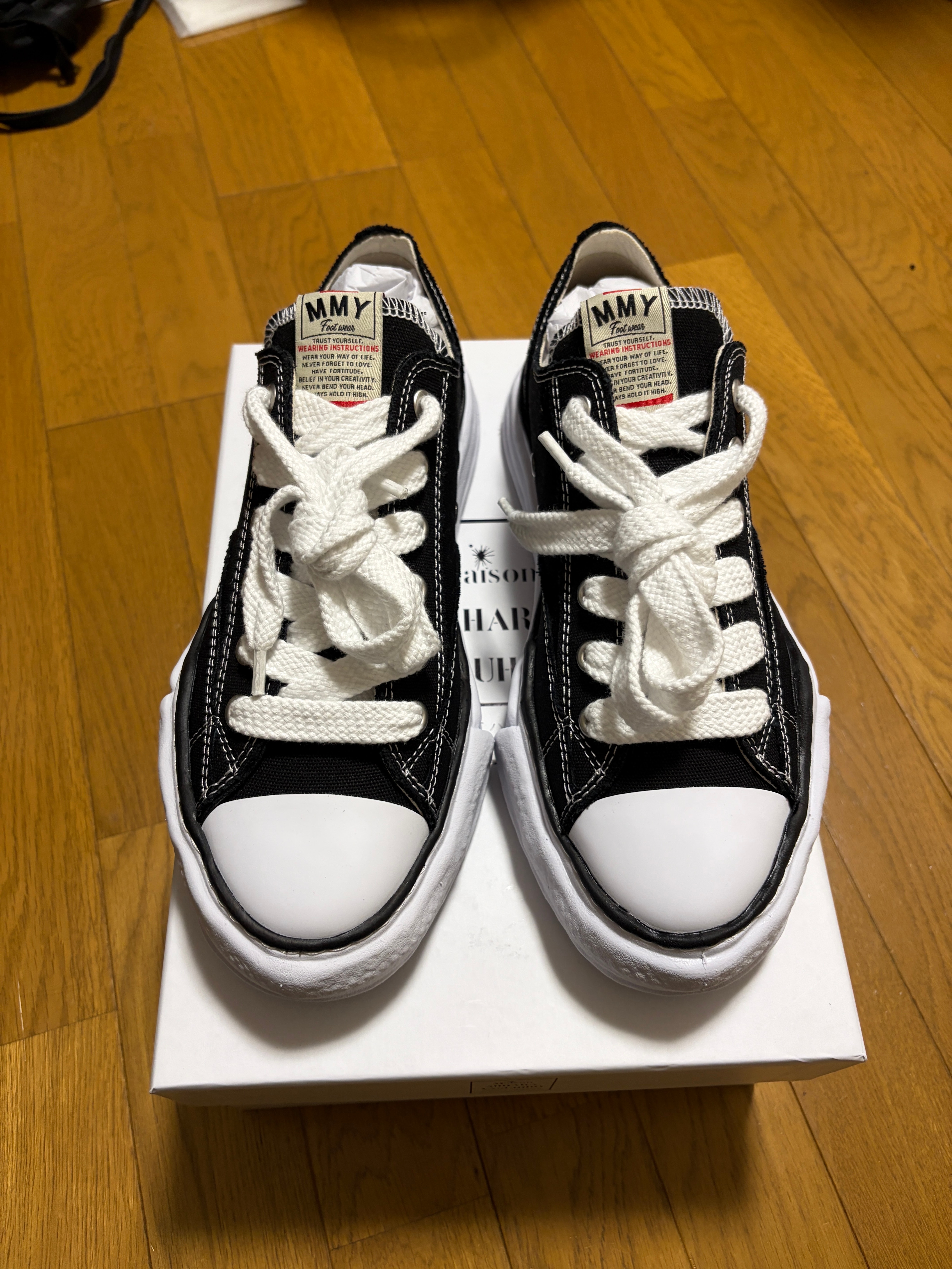 メゾンミハラヤスヒロ ピーターソン OG ソール キャンバス ロートップ スニーカー "ブラック" (A01FW702)