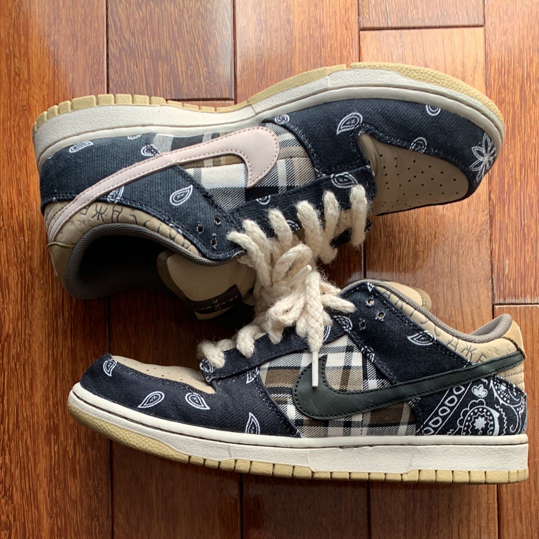 Travis Scott × Nike SB Dunk Low "Black/Parachute Beige"