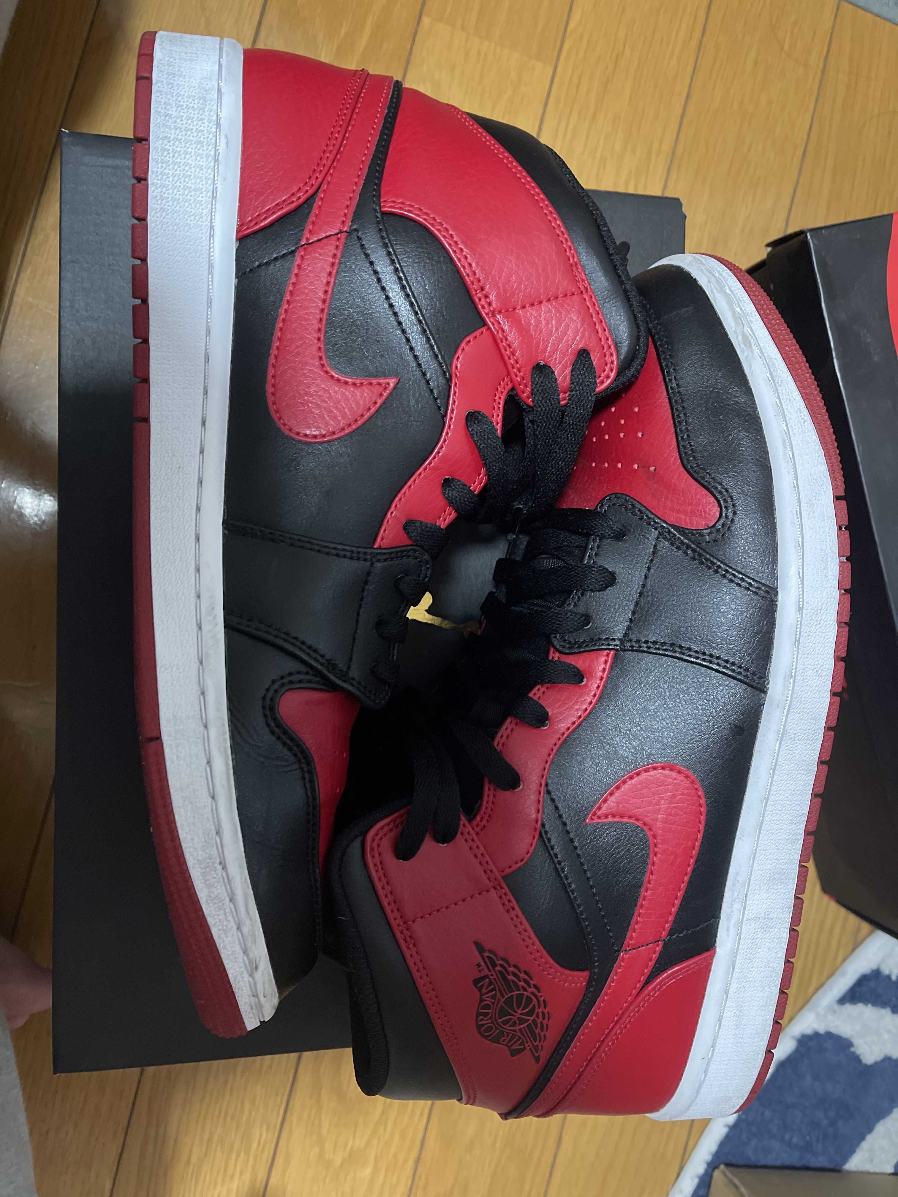 Nike Air Jordan 1 Mid "Bred"
