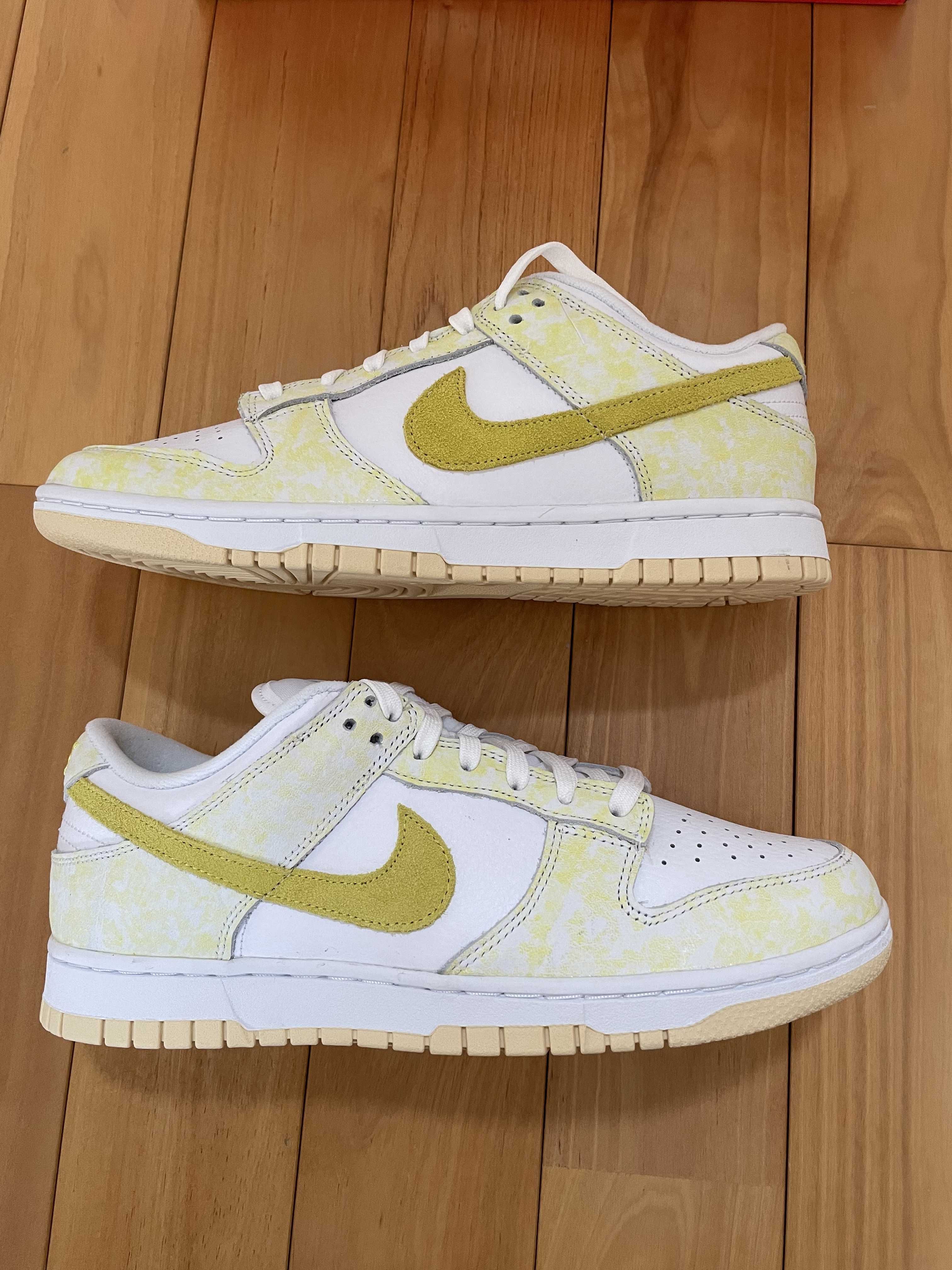 NIKE Women's DUNK LOW "YELLOW STRIKE"
