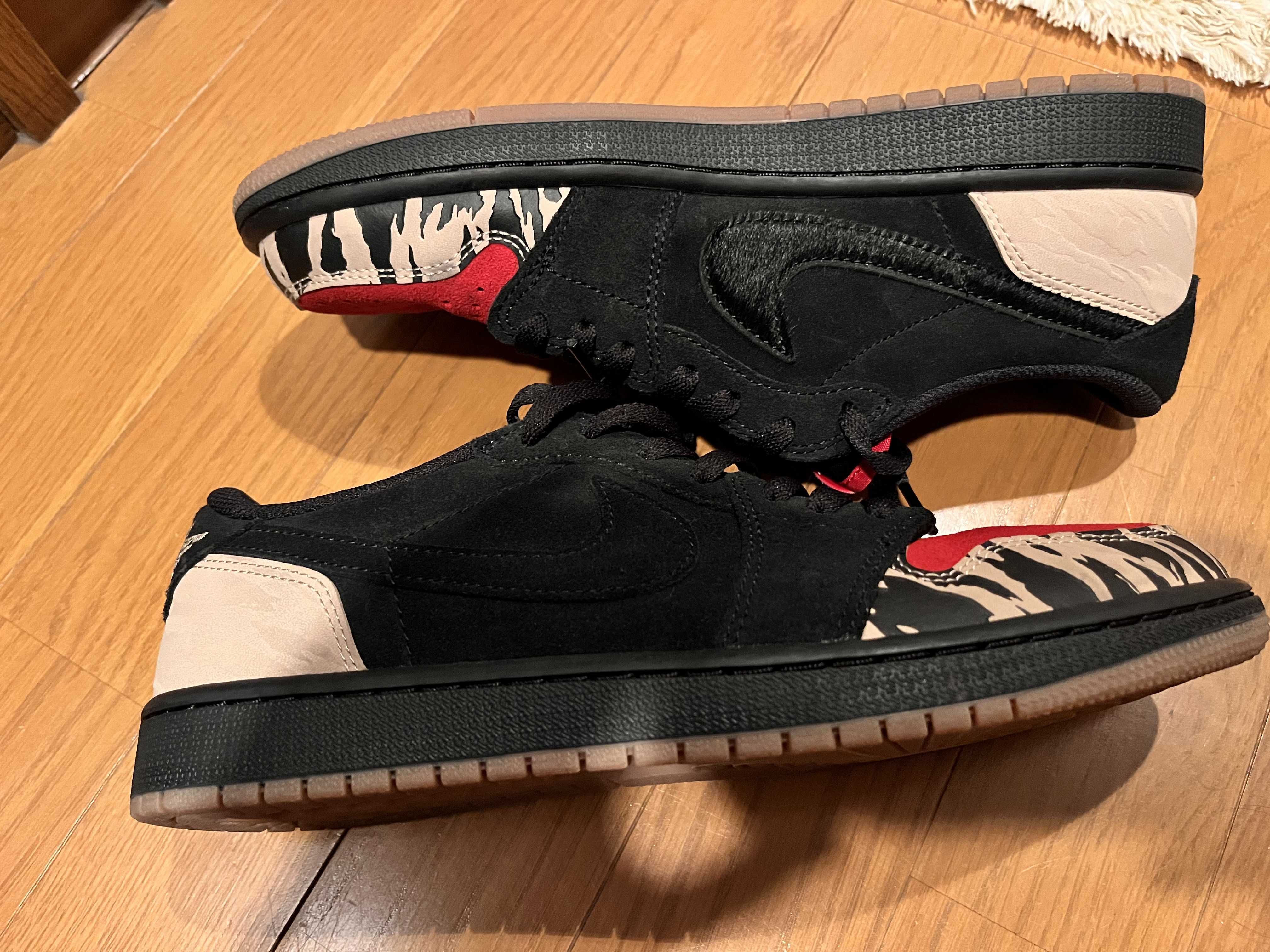 Sole Fly × Nike Air Jordan 1 Low "Black and Sport Red"