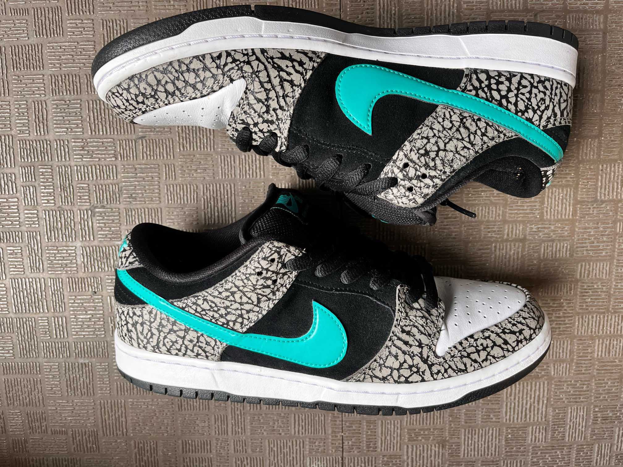 Nike SB Dunk Low "Elephant/Safari"