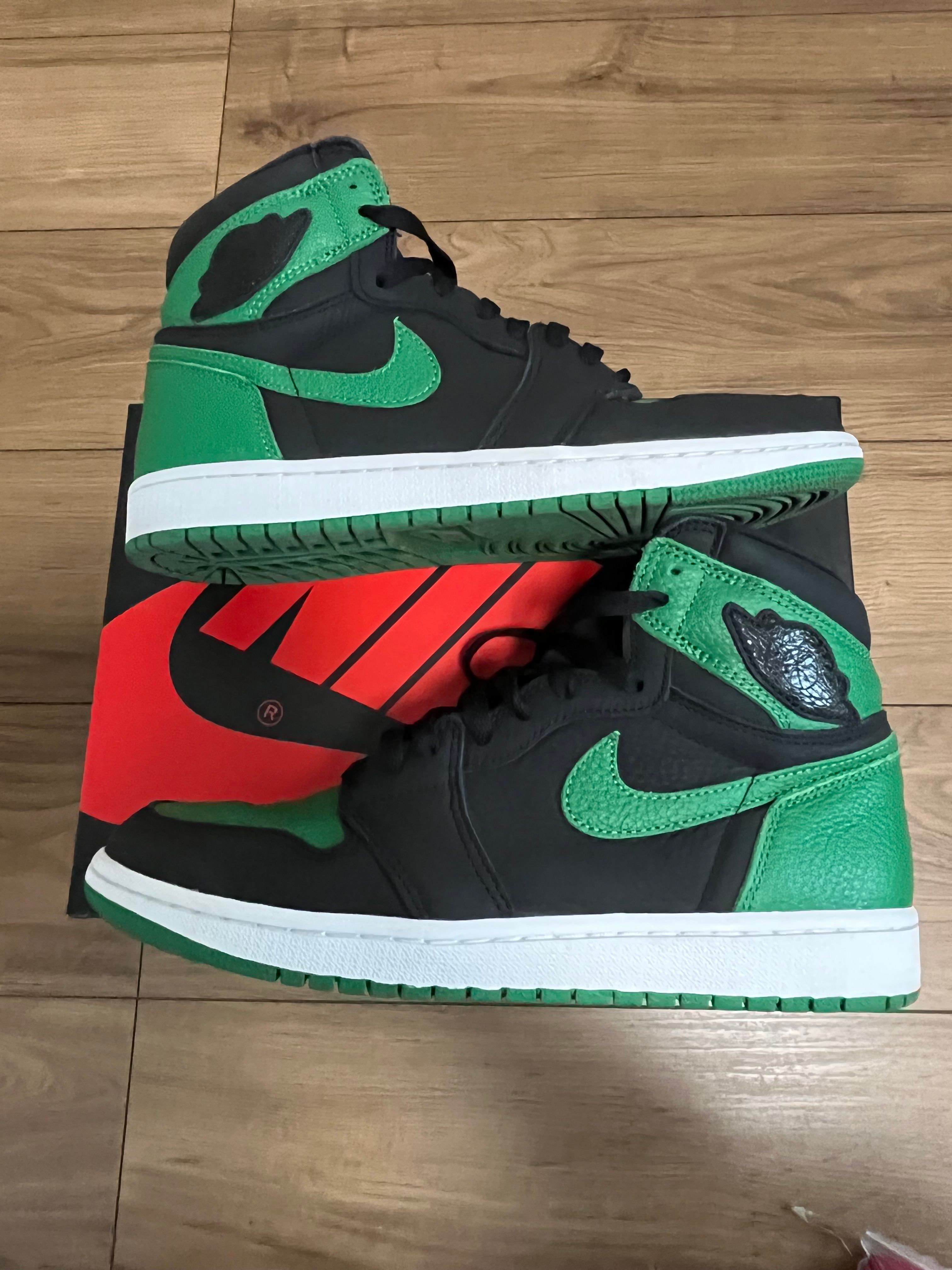 Nike Air Jordan 1 Retro High OG "Black/Pine Green" (2020)