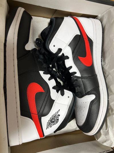 NIKE AIR JORDAN 1 MID "BLACK/CHILE RED/WHITE"