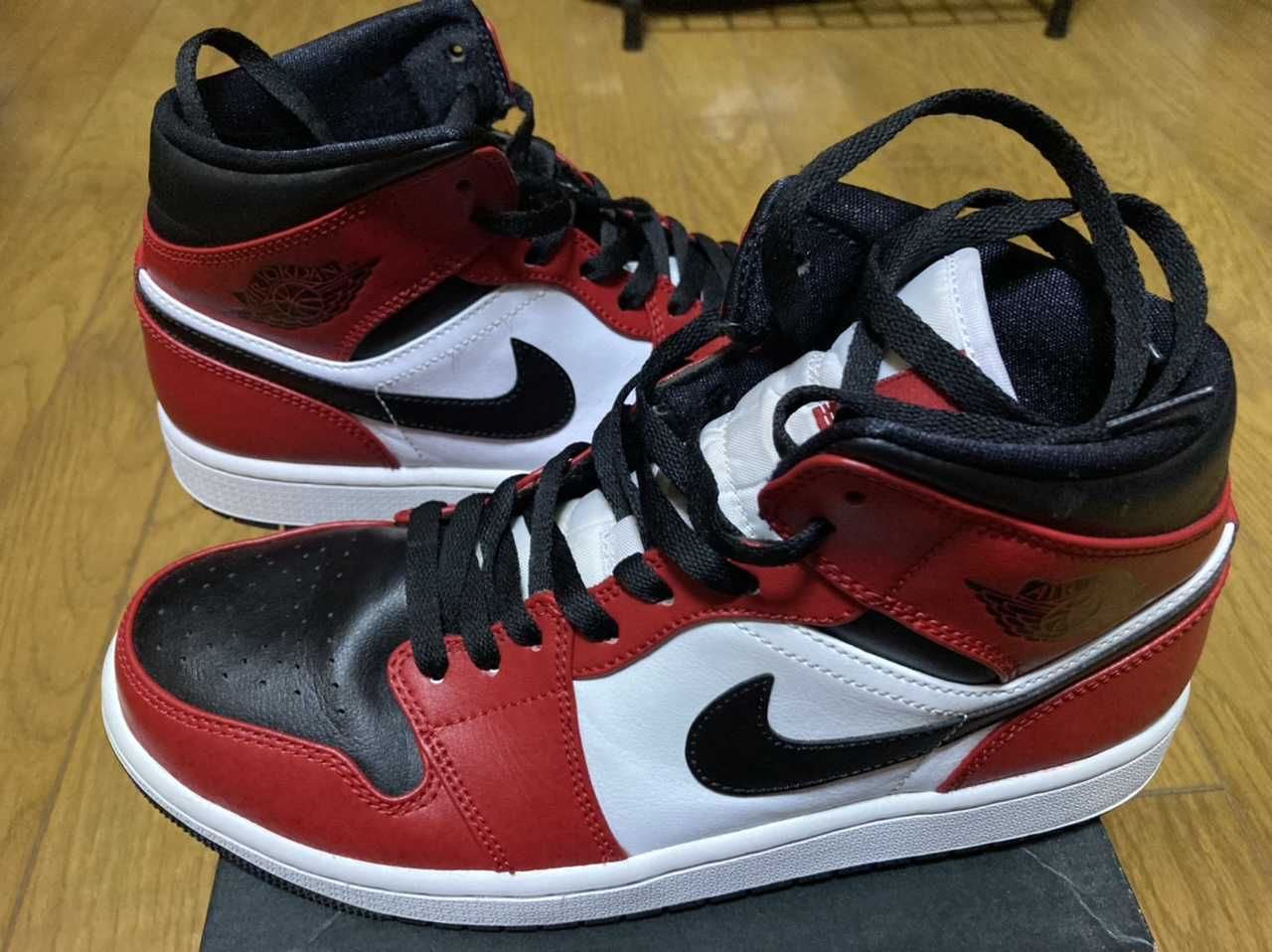 Nike Air Jordan 1 Mid "Chicago Black Toe"
