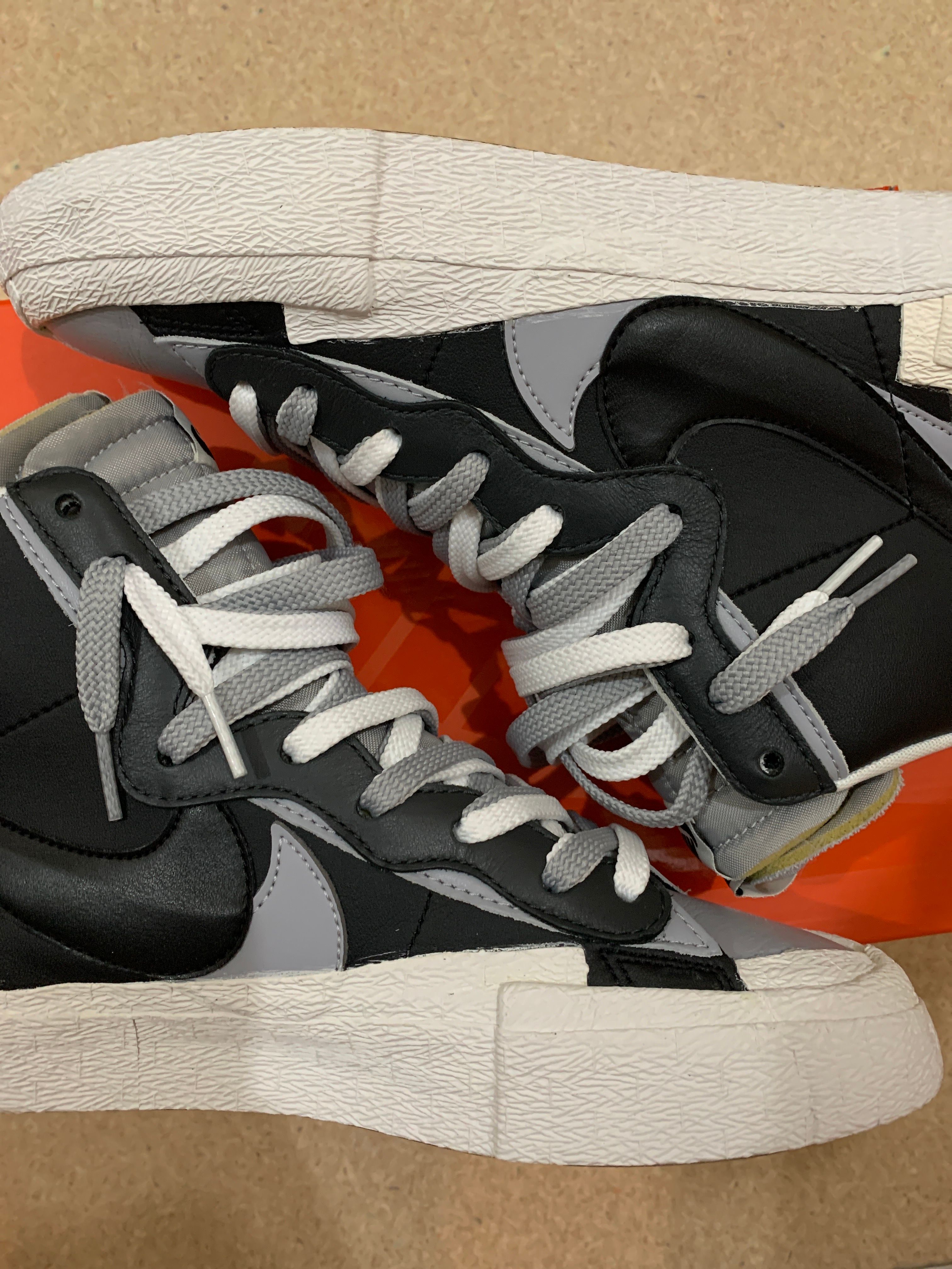 sacai × NIKE BLAZER MID "BLACK/WOLF GREY/WHITE"