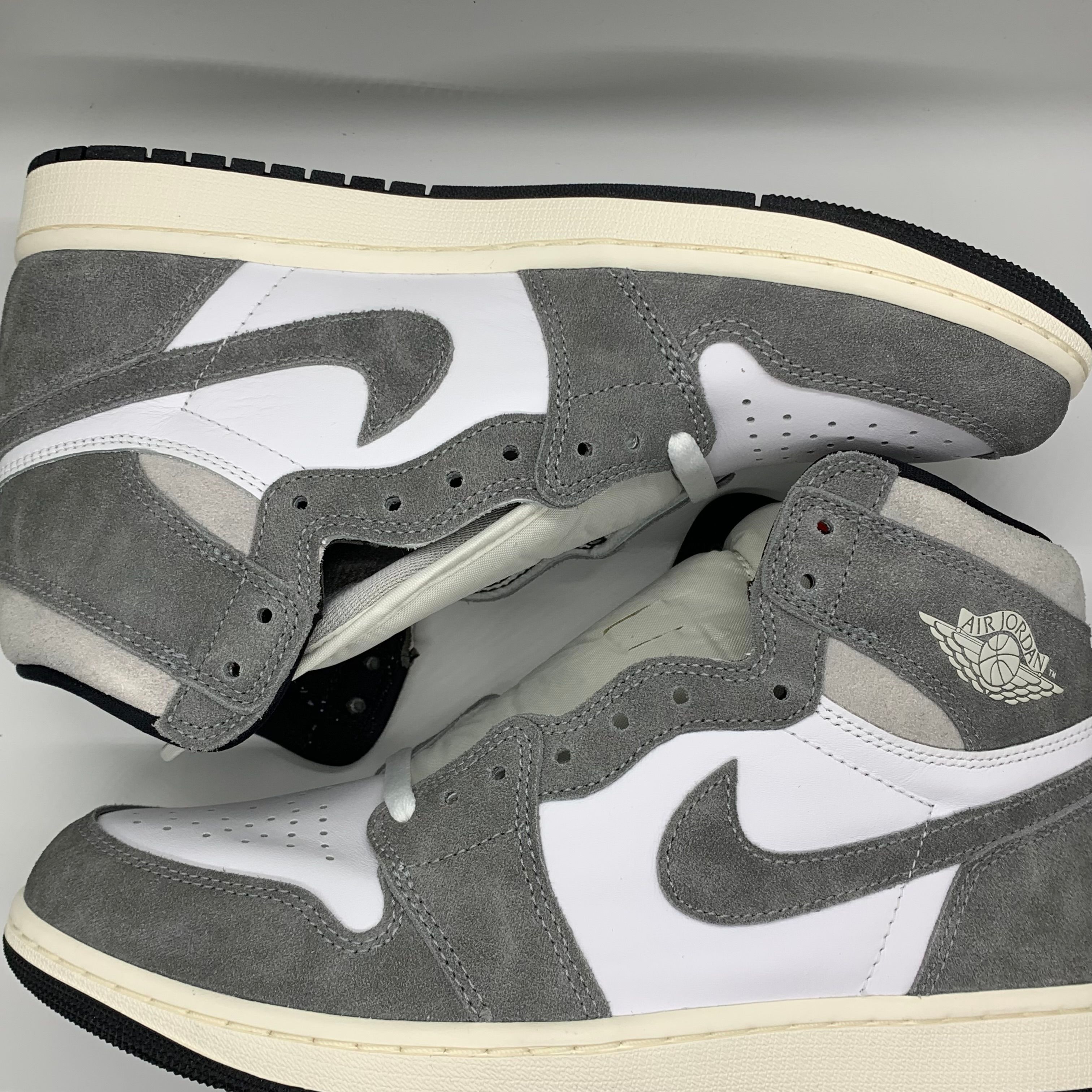 Nike Air Jordan 1 Retro High OG "Black and Smoke Grey"