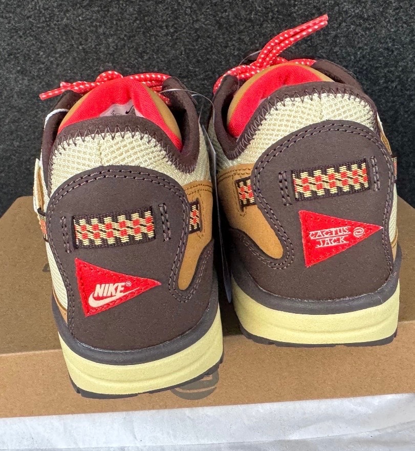 トラヴィススコット × ナイキ エアマックス1 "カクタス ブラウン"