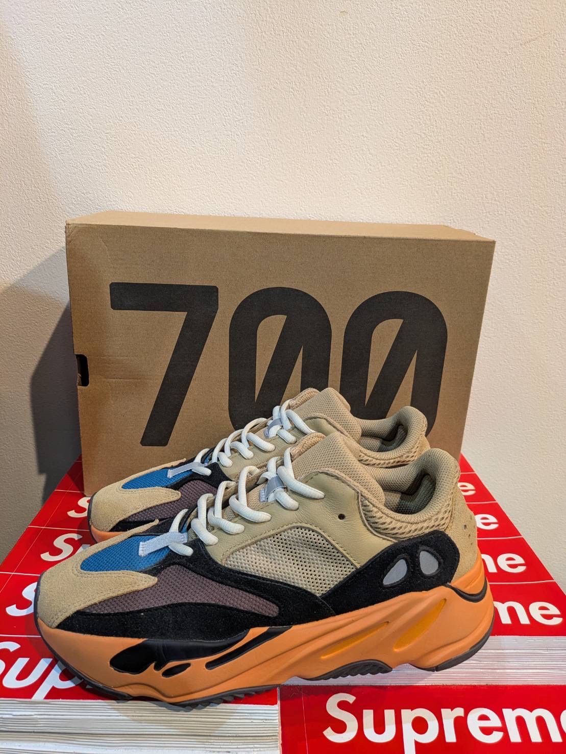 adidas YEEZY Boost 700 